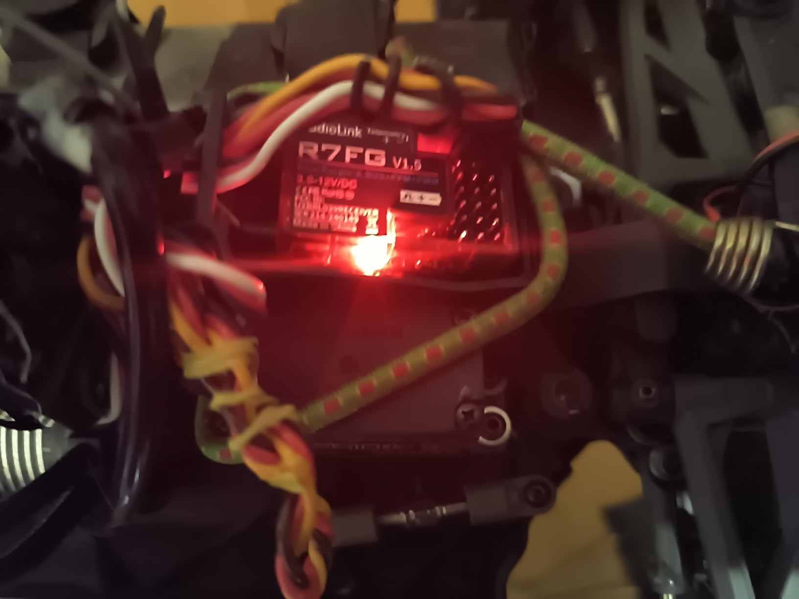 Radiolink R7FG 7 Channels RC Gyro Receiver, Voltage Telemetry Long Range Control, Water-Splash Proof for RC Crawler Drifting Car, Boat, Works for 2.4Gh Radio Controller RC8X/RC4GS V3/RC6GS V3/T8S/T8FB customer photo 2