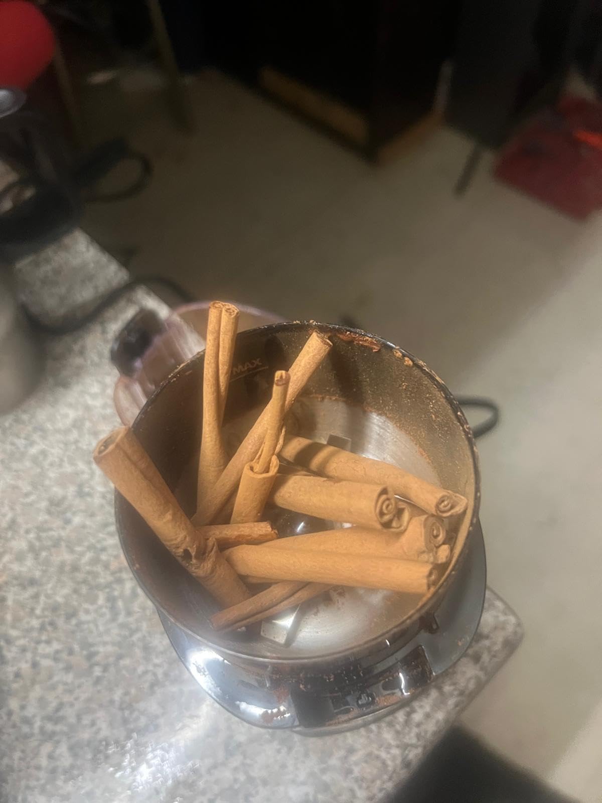 Amazon Basics Fast Electric Coffee Grinder for Home Use, Easy to Use Coffee Bean and Spice Grinder with Heavy-Duty Stainless Steel Grind Blades customer photo 2