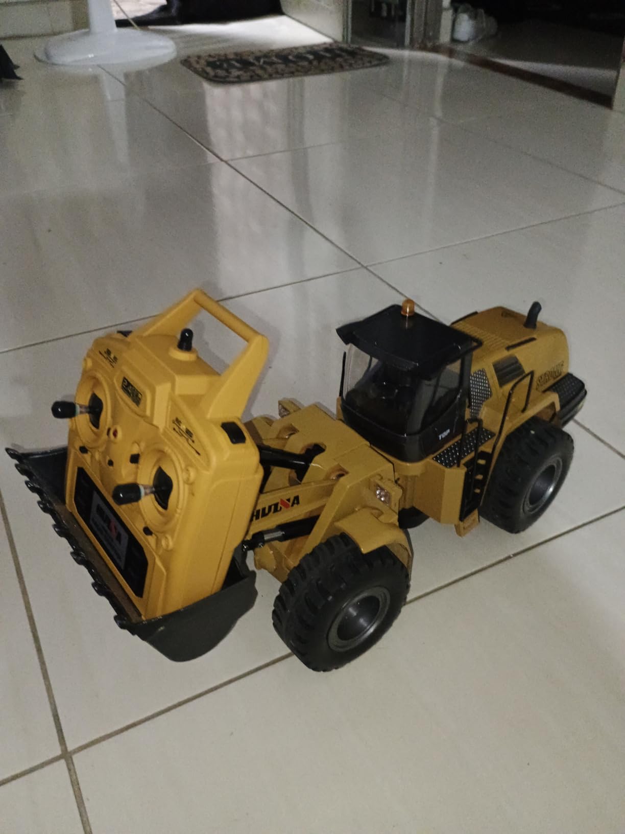 Ailejia 1/14 RC Wheel Loader 10 Channel Remote Control Front Loader Construction Tractor 2.4GHz Metal Bulldozer Toy customer photo 1