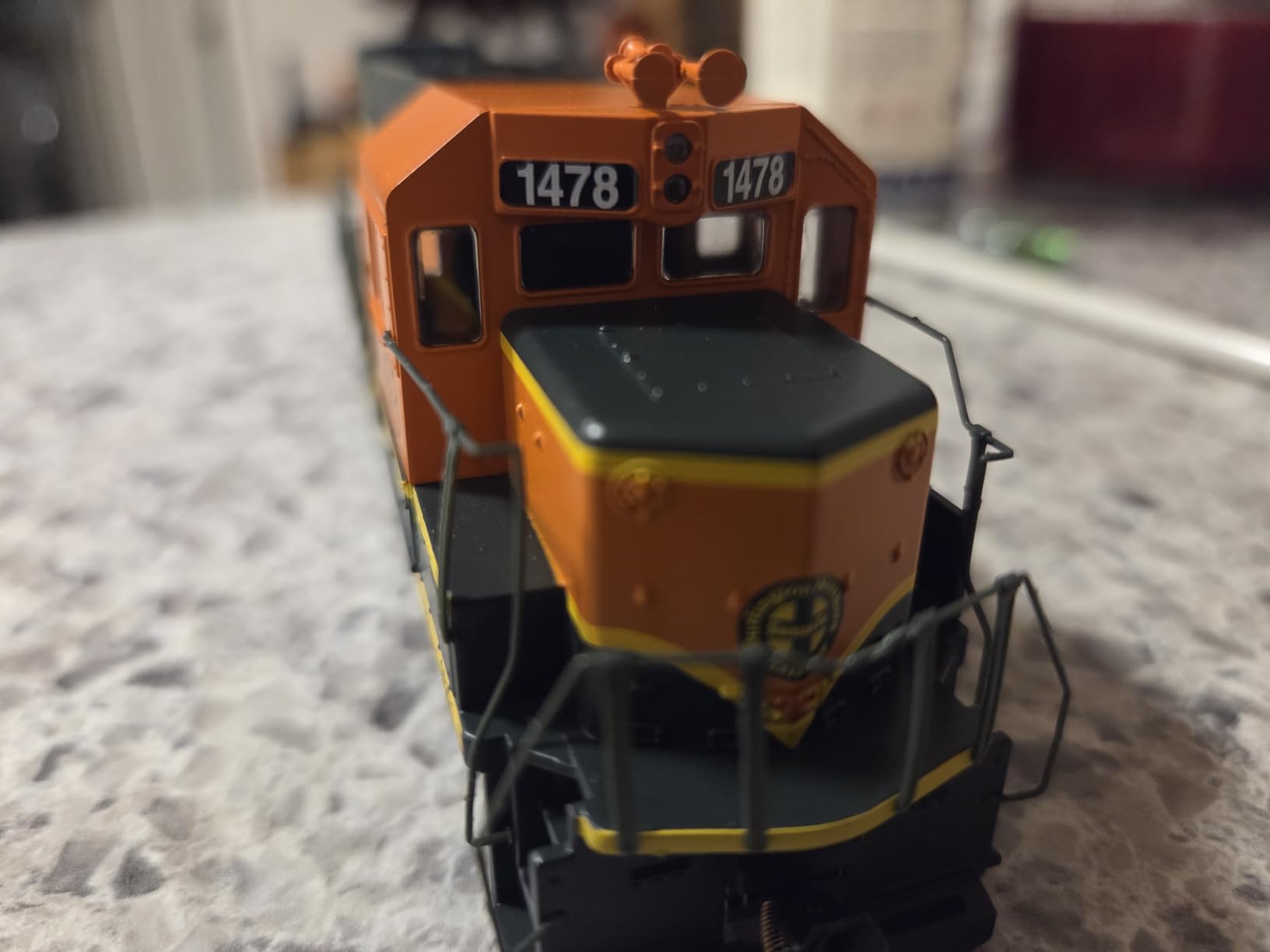 Walthers Trainline EMD GP15-1-Standard DC-Conrail (blue, white) 931-2502 HO Scale Model Railroad - Locomotive Model customer photo 1