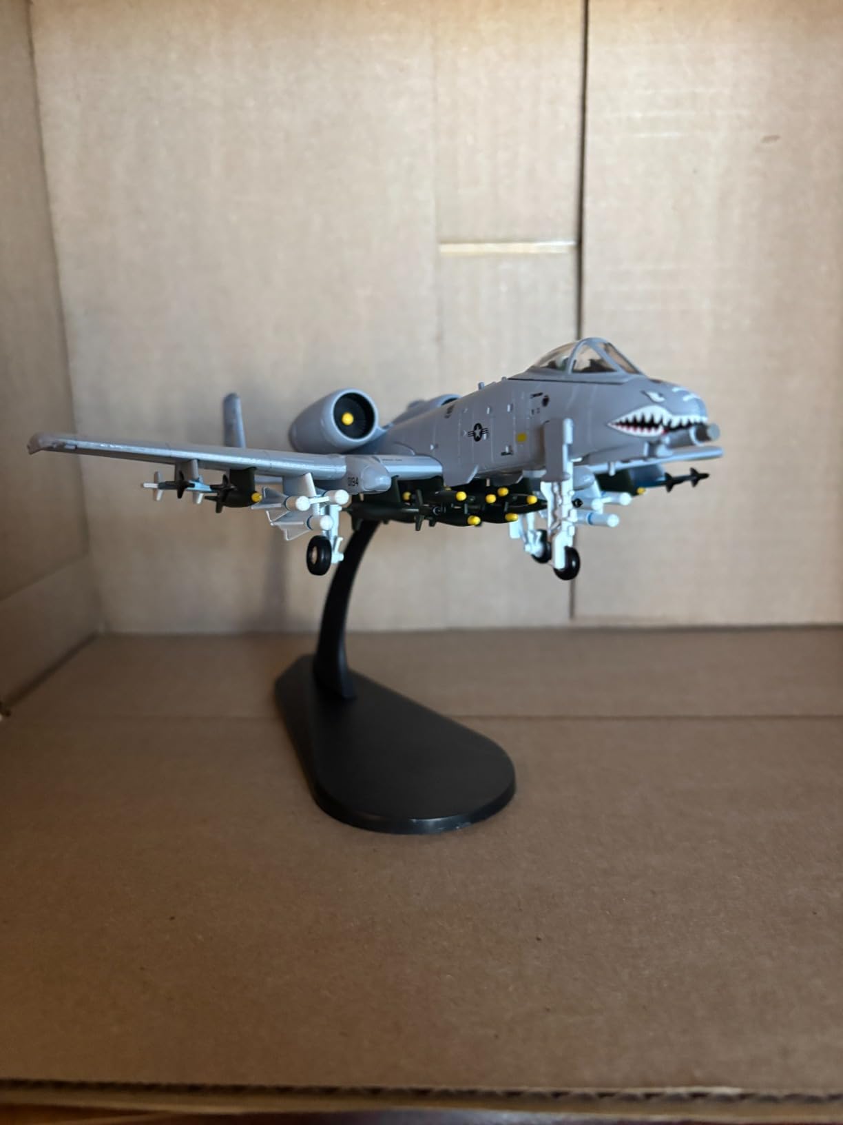 HANGHANG 1/100 A-10 Thunderbolt II Warthog Attack Plane (Painted Version) Metal Fighter Military Model Diecast Plane Model for Collection and Displays customer photo 2