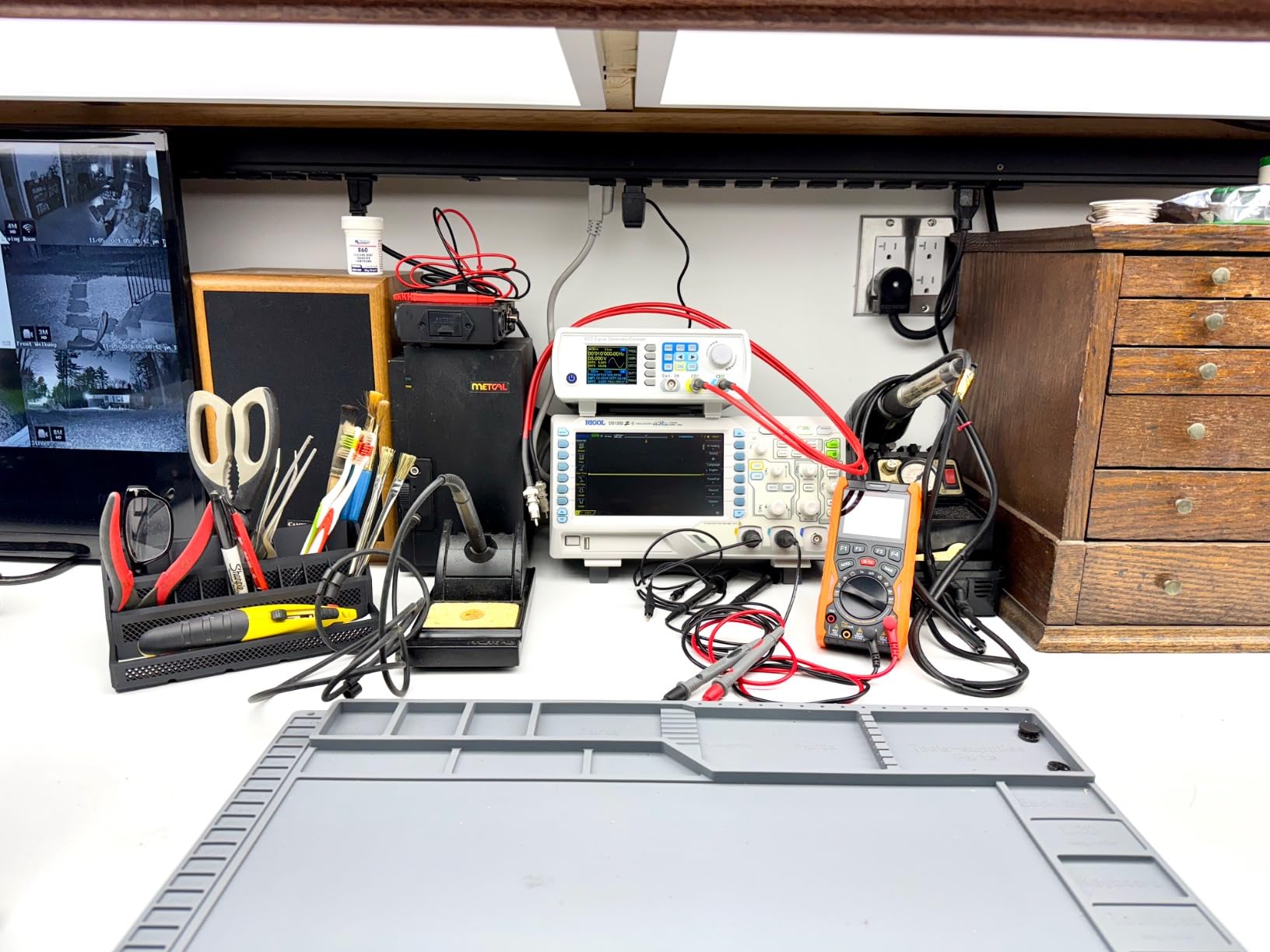 RIGOL Digital Oscilloscope DS1202Z-E 200 MHz 2-Ch 1 GSa/s 24 Mpts 30,000 wfms/s UltraVision 7