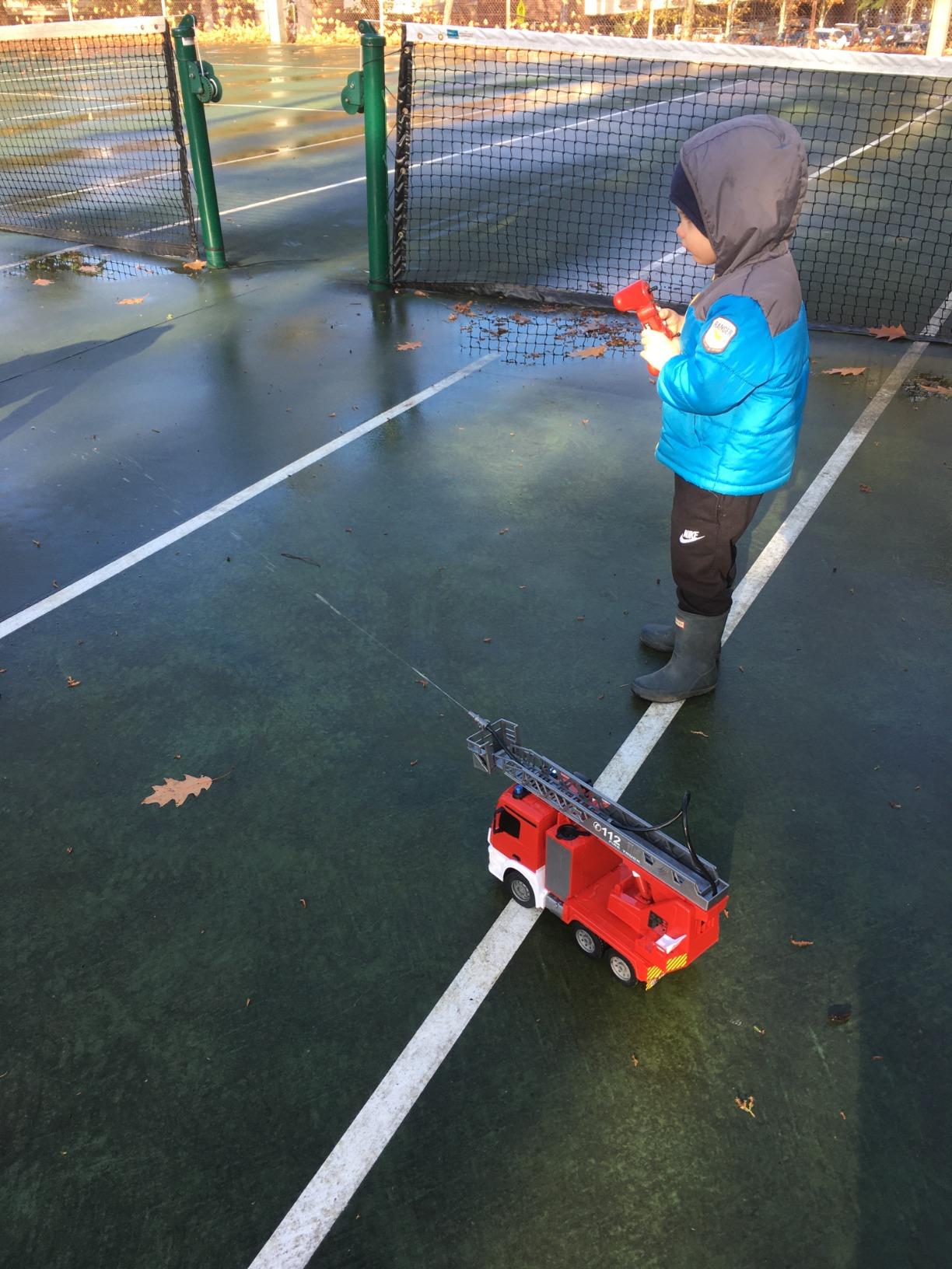 DOUBLE E Benz Licensed Remote Control Garbage Truck Electric Recycling Toy Set with Trash Bin Real Lights Rechargeable Waste Management Trash Truck Toys Gift for Kids customer photo 1