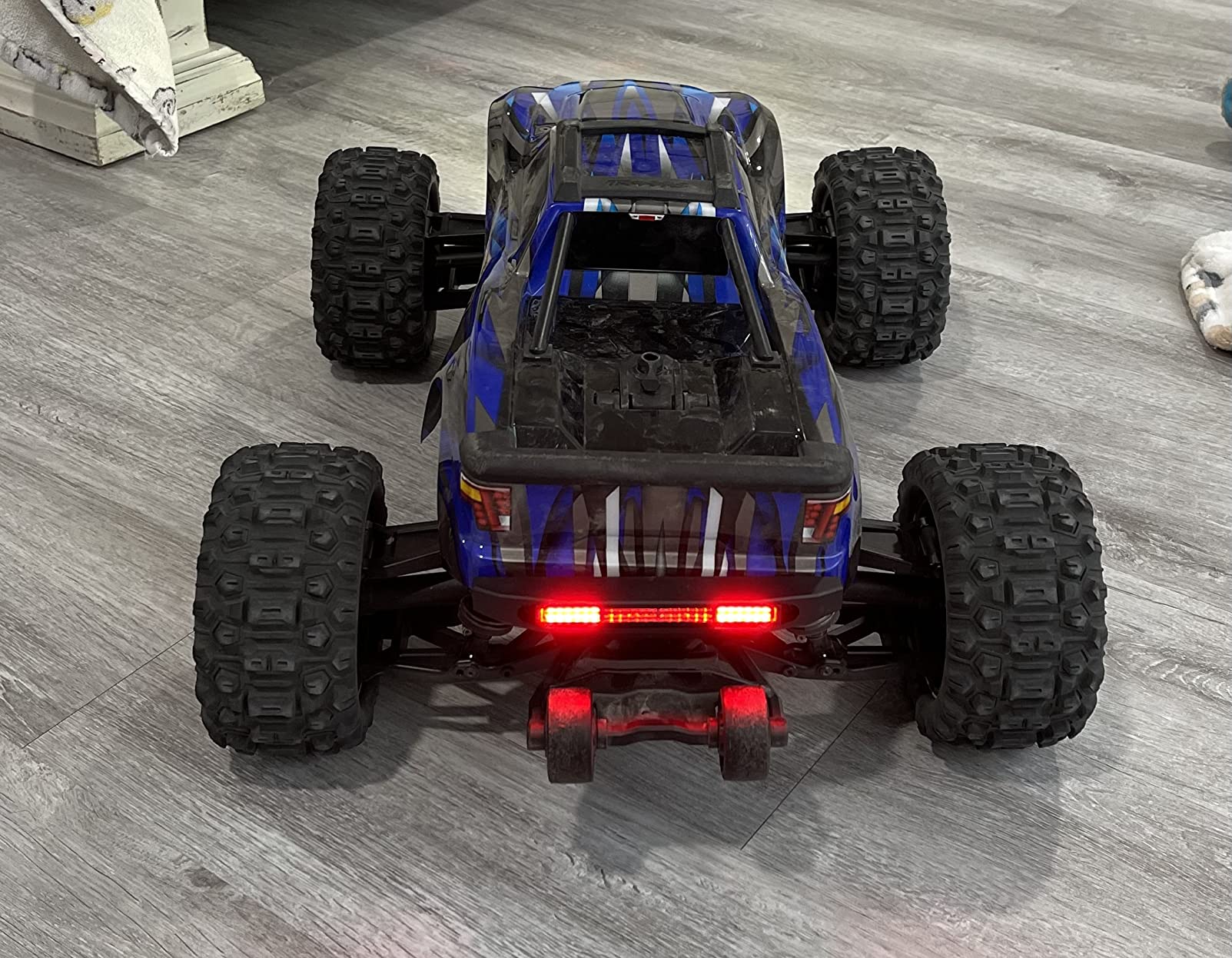 Traxxas 8990 Complete Waterproof LED Light Bar Kit with App Controlled Functions and Amplifier for 1/10 Scale Maxx RC Monster Trucks customer photo 2