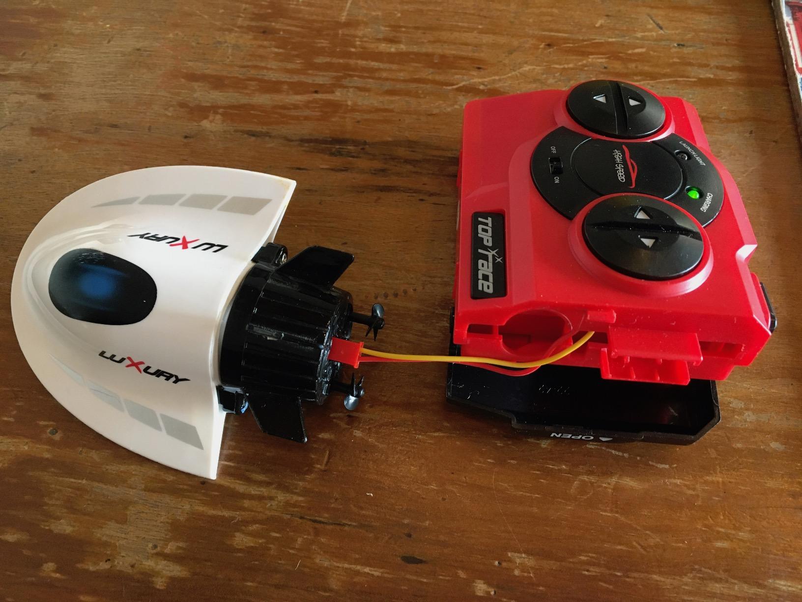 GoolRC Mini RC Submarine Boat, Remote Control Waterproof Diving Toy (White) customer photo 2