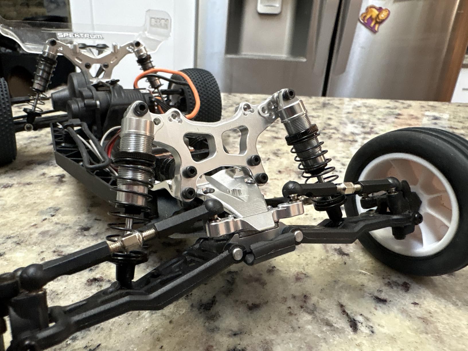 Losi Shock Assembly Front Aluminum 2 Mini-T 2.0 LOS314004 Electric Car/Truck Option Parts customer photo 2