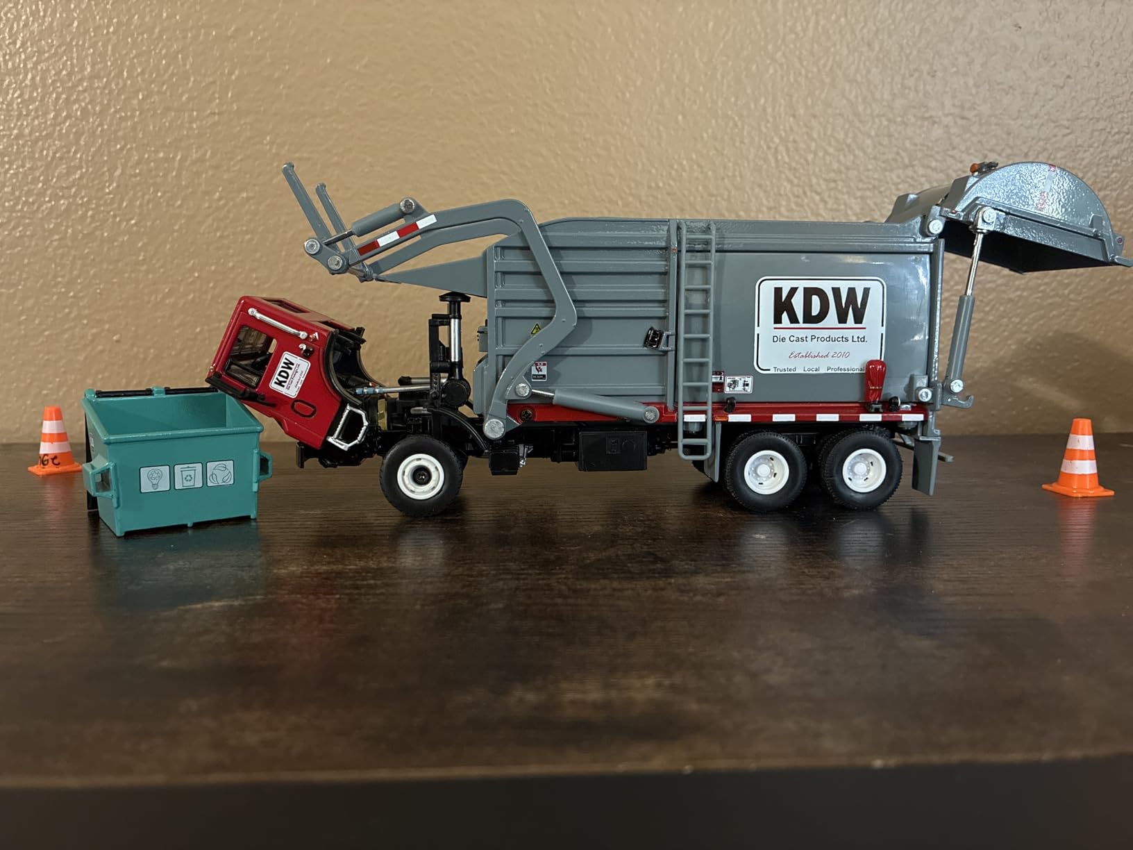 GoolRC Garbage Carrier Truck, 1:24 Alloy Diecast Barreled Waste Material Transporter Vehicle Model customer photo 2