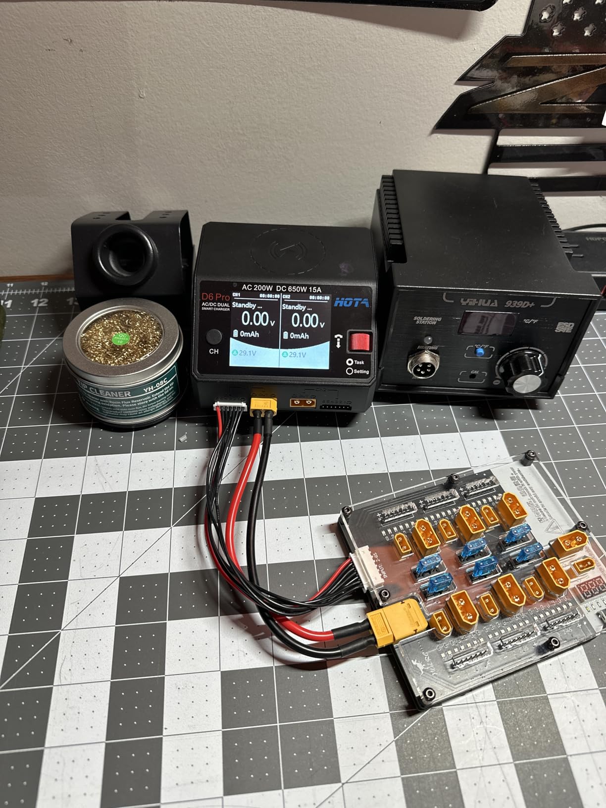 HOTA D6 Pro Lipo Charger AC200W DC650W 15A for LiHv Nicd NiMH Lipo Battery with Balance Phone Wireless Charging customer photo 1