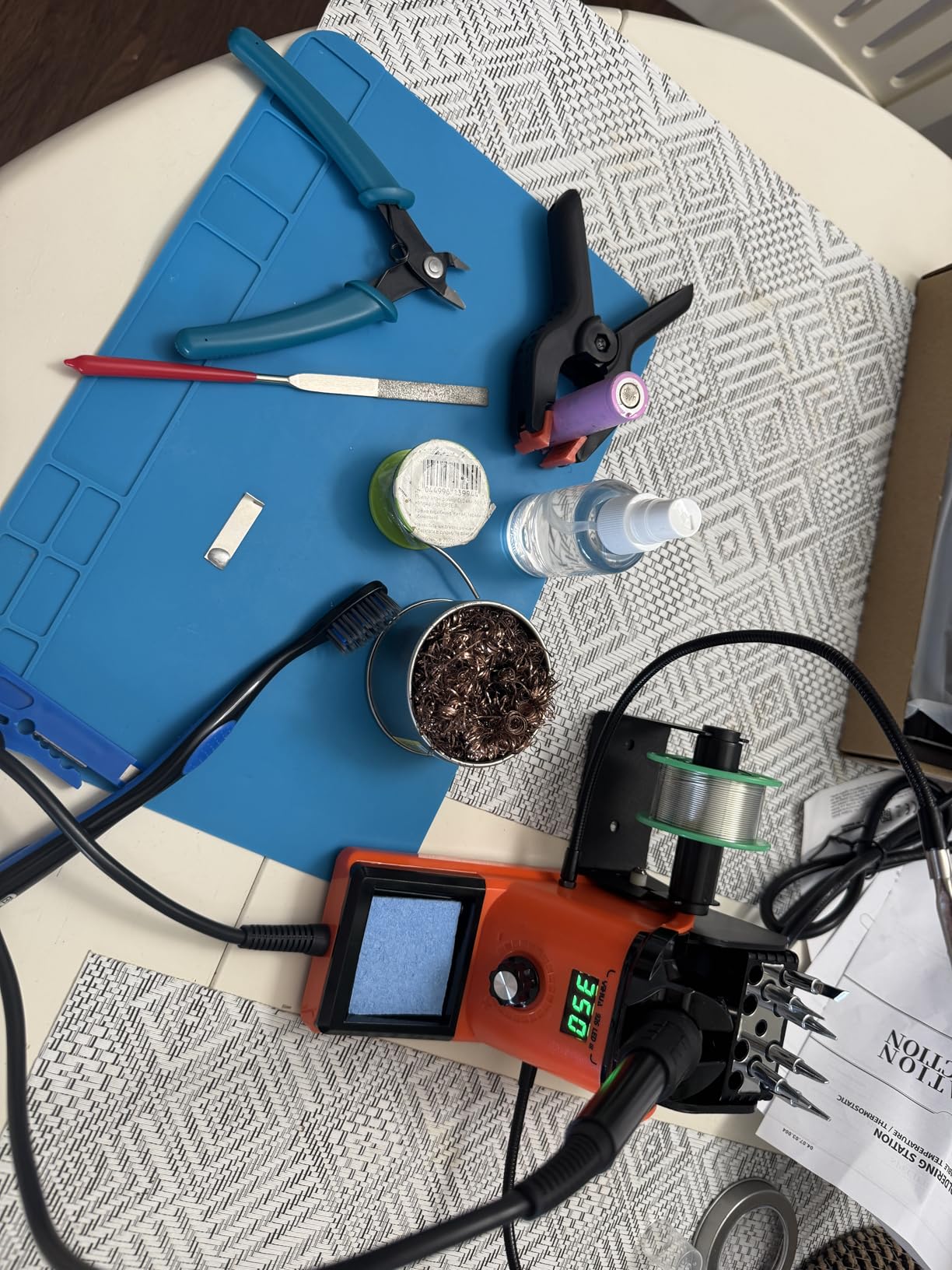 YIHUA 926 III 60W LED Display Soldering Iron Station Kit with 2 Helping Hands, 6 Extra Tips, Lead-Free Solder customer photo 2