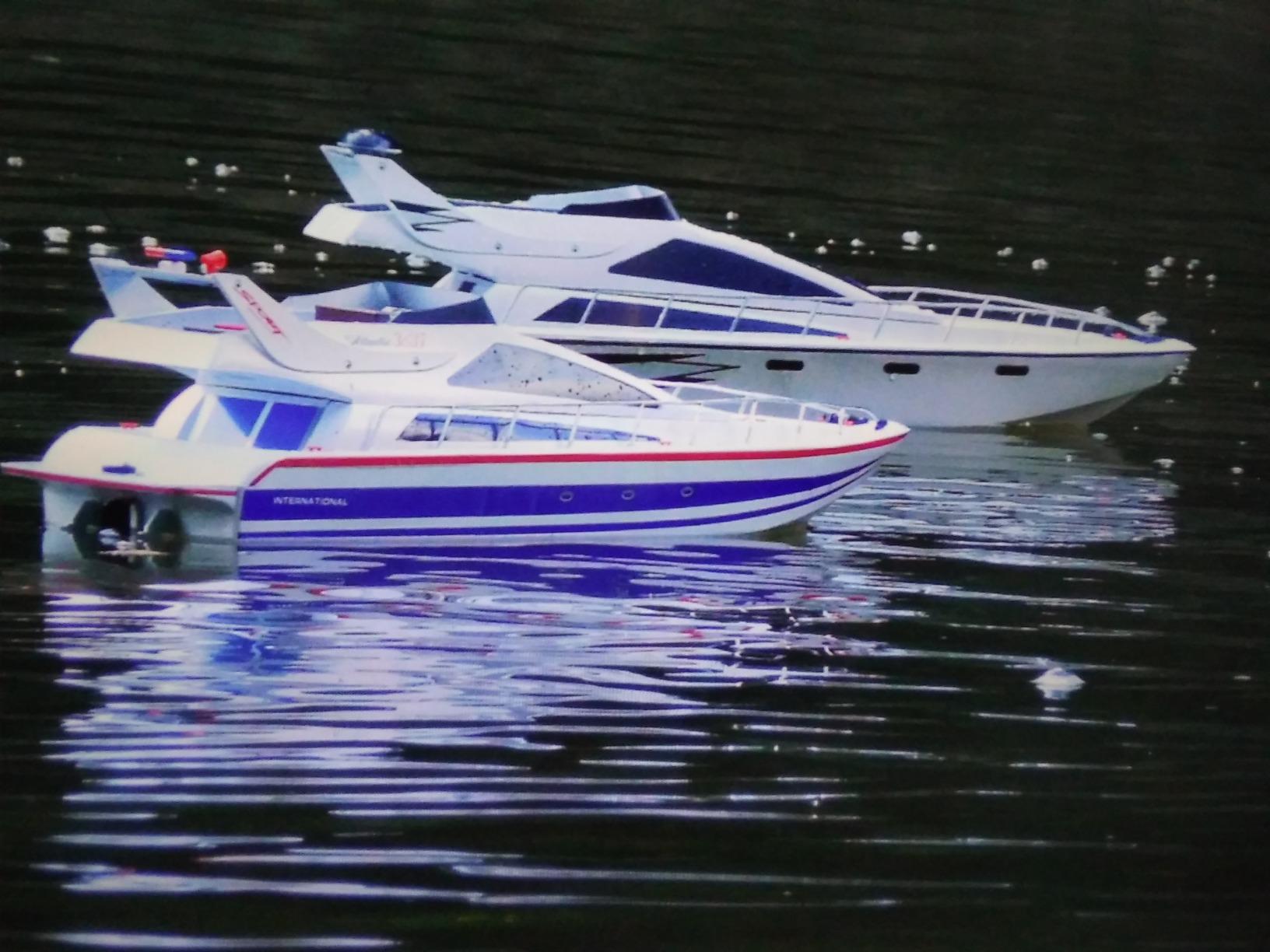 POCO DIVO Atlantic Yacht Luxury Modern Cruise 28 RC Model Boat Radio Remote Control Speed Watercraft Racing Ship, Red customer photo 2