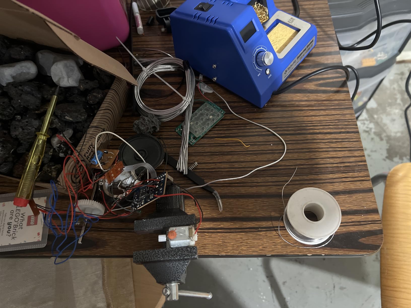 TOAUTO DS90 Soldering Station-°F & °C Dual Digital Display Soldering Iron Station Kit,90W Soldering Iron,302℉- 842℉ Temperature, Anti-Static & Grounding Wire, Auto Standby & Sleep,5 Solder Tips, Blue customer photo 1