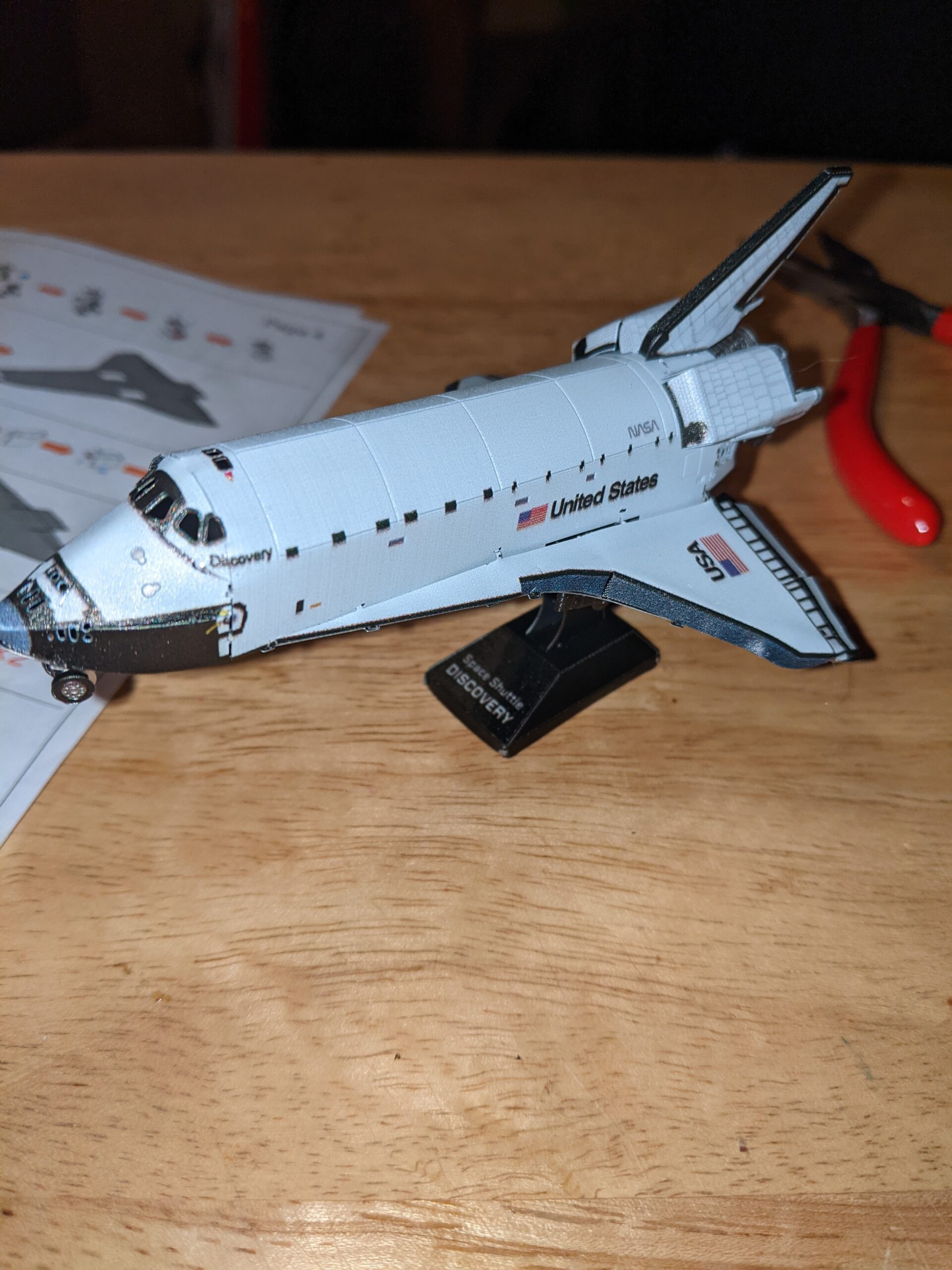 Fascinations Metal Earth Space Shuttle Discovery Color Version 3D Metal Model Kit customer photo 2