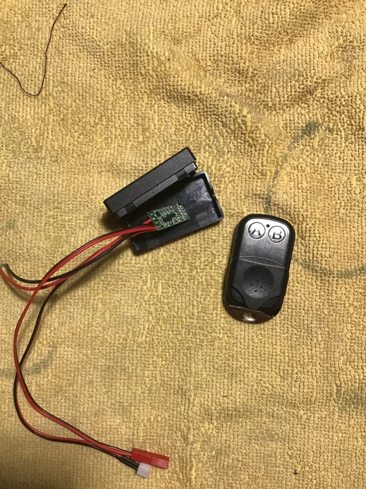 Taidda Rc Car Automatic Winch, Universal 1/8 Scale Rc Model Vehicle Crawler Car Accessory Dualmotor Winch with Wireless Remote Controller for/Hsp/Redcat customer photo 2