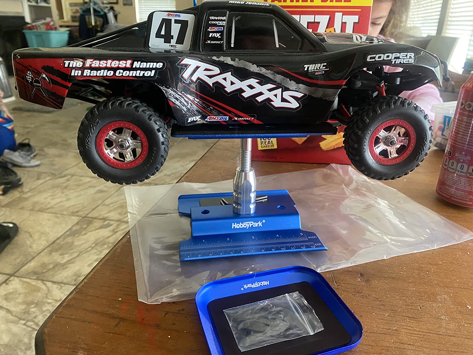 Hobbypark Aluminum RC Car Work Stand Repair Workstation 360 Degree Rotation Lift/Lower w/Screw Tray for 1/10 1/12 1/16 Scale Car Truck Buggy (Navy Blue with Screw Tray) customer photo 1