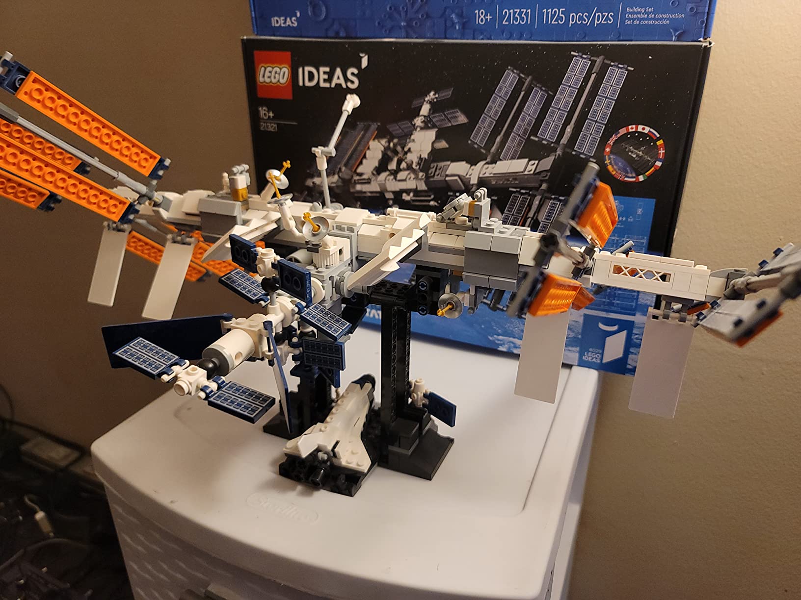 LEGO Ideas International Space Station 21321 Building Kit, Adult Set for Display, Makes a Great Birthday Present (864 Pieces) customer photo 1