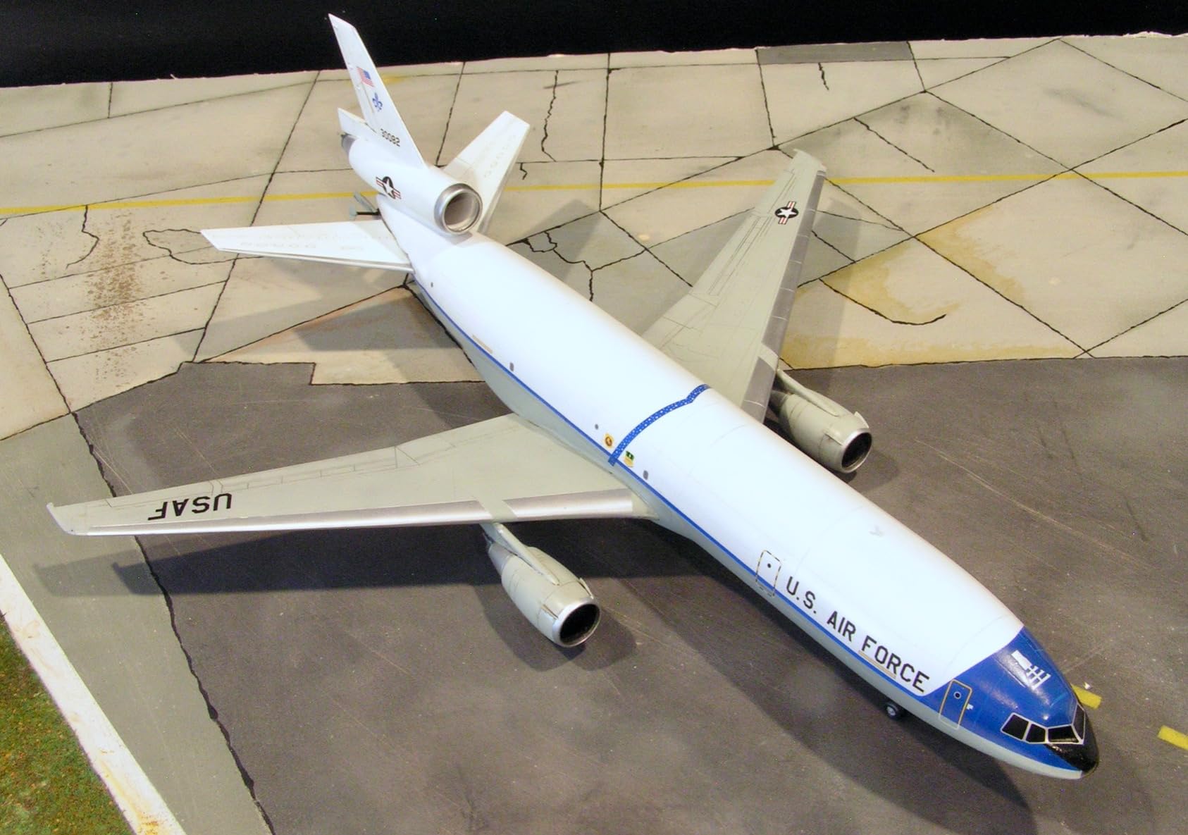 AMP 144-004 - 1/144 - Mcdonnell Douglas KC-10 Extender customer photo 2