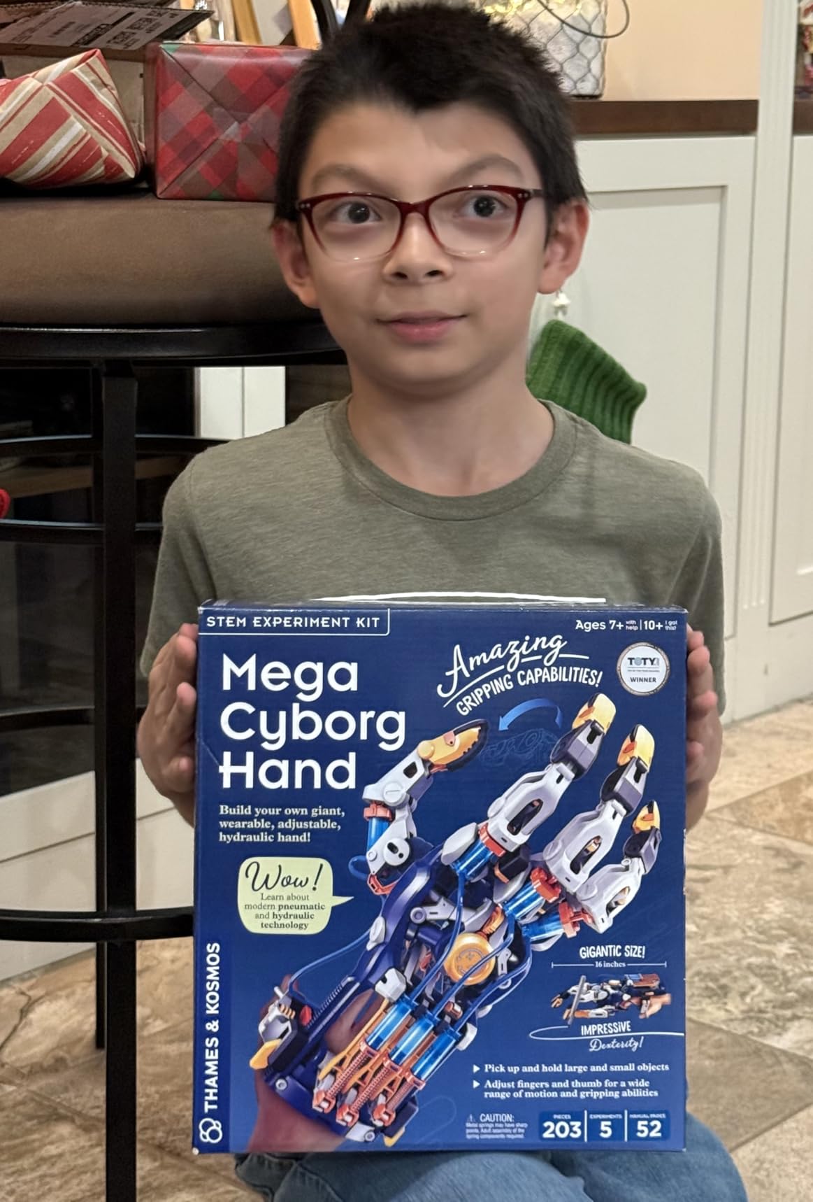 Thames & Kosmos Mega Cyborg Hand STEM Experiment Kit | Build Your Own GIANT Hydraulic Amazing Gripping Capabilities customer photo 1