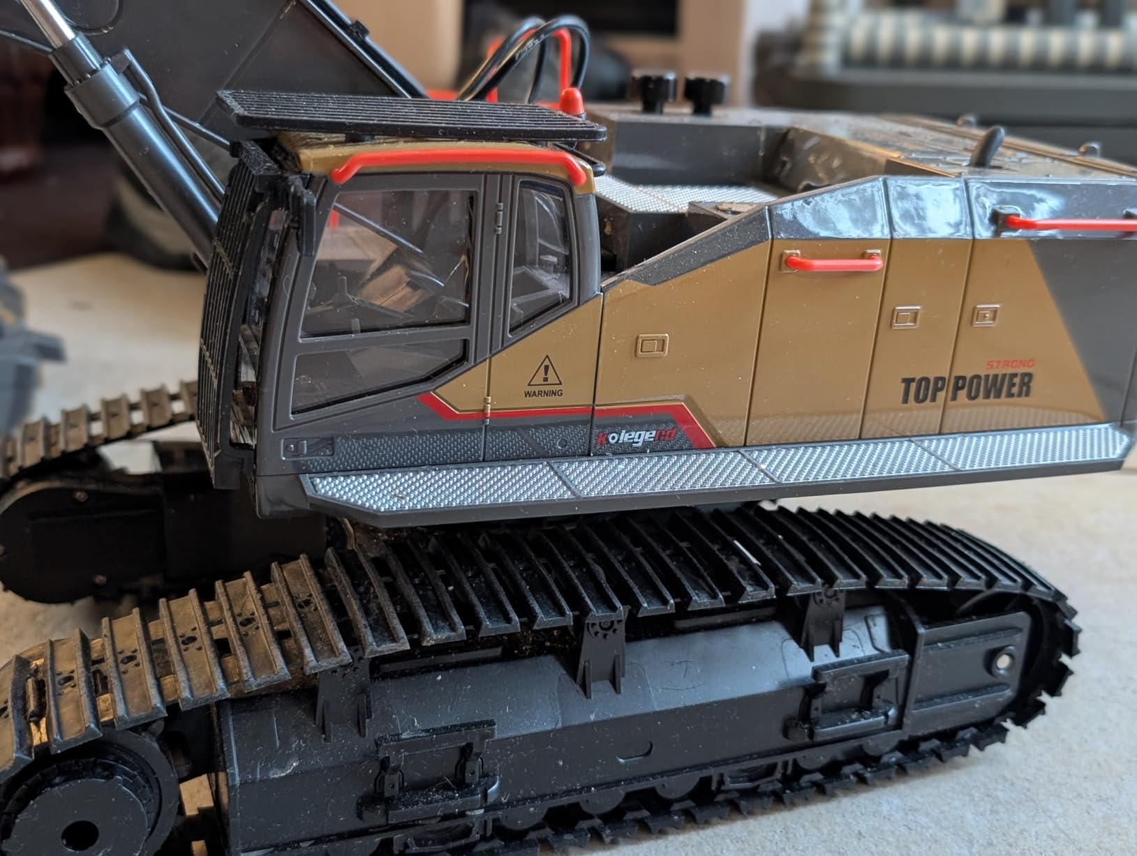 kolegend Remote Control Excavator Toy 1/14 Scale RC Excavator, 22 Channel Upgrade Full Functional Construction Vehicles Rechargeable RC Truck with Metal Shovel and Lights Sounds customer photo 2