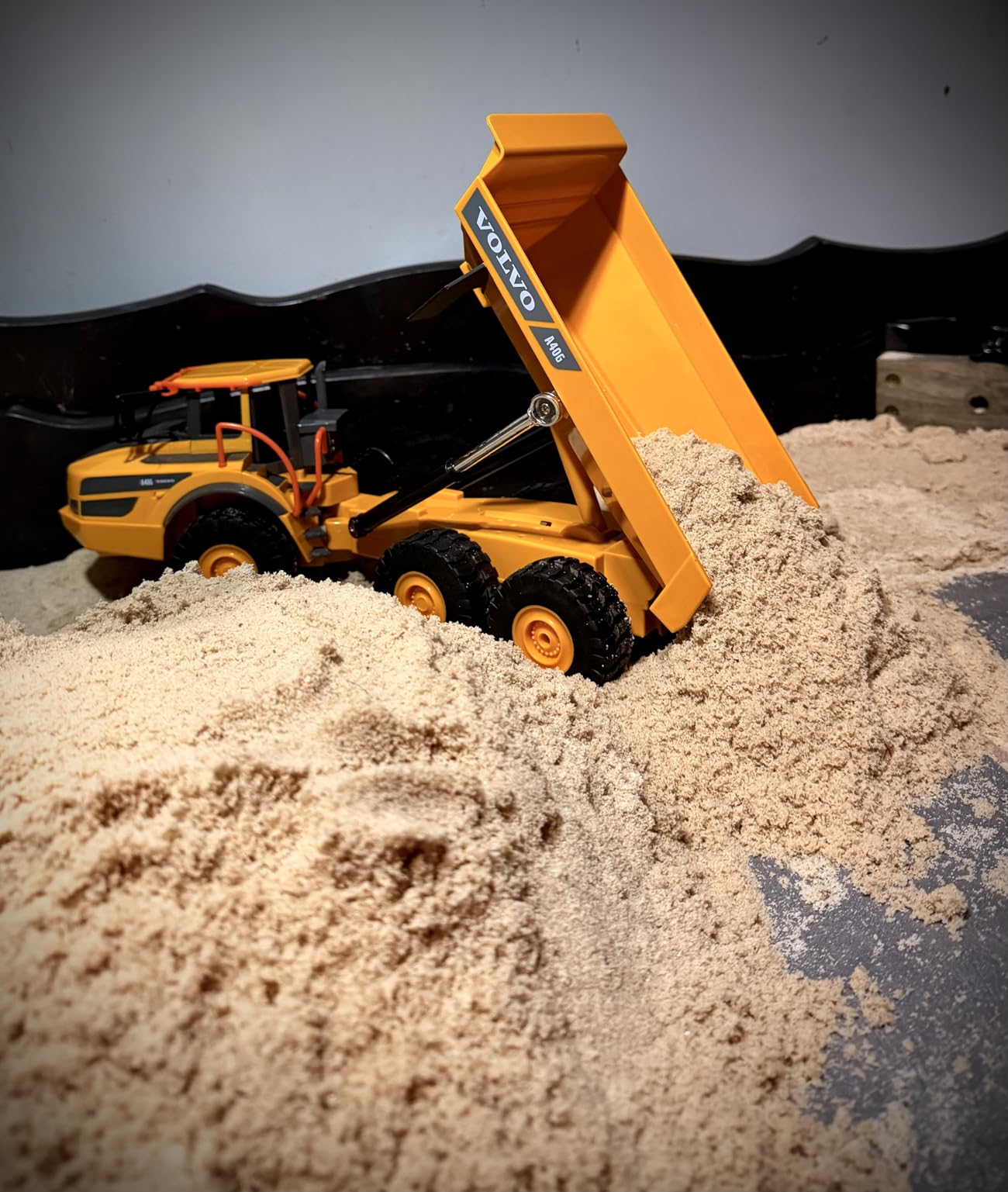 DOUBLE E Volvo RC Dump Truck Toy for Kids, Articulated Hauler, Remote Control Construction Toys Vehicles with Lights, Birthday Gifts Ideas for Boys Age 6 7 8 9 10 Year Old and up customer photo 1