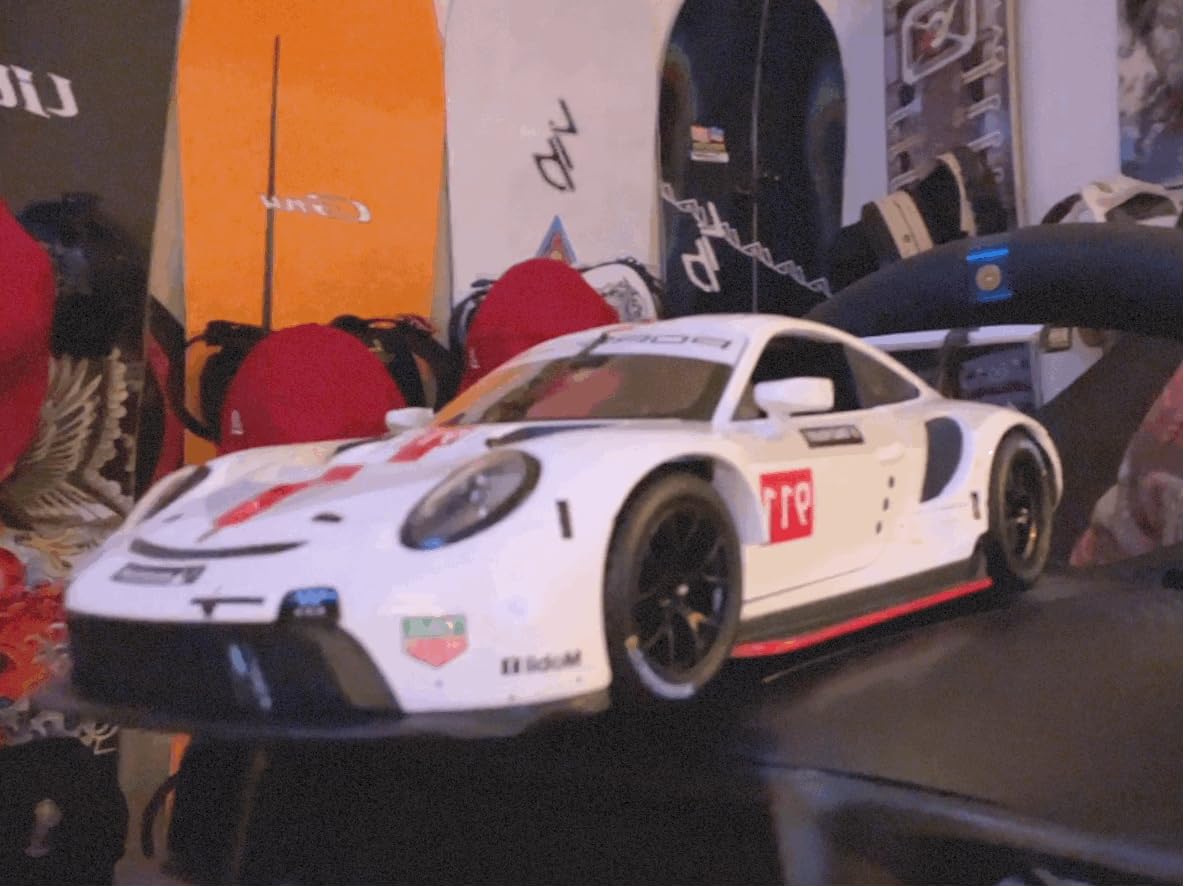 Porsche 911 RSR GT 1:24 Scale Die-Cast Collectible Car customer photo 1