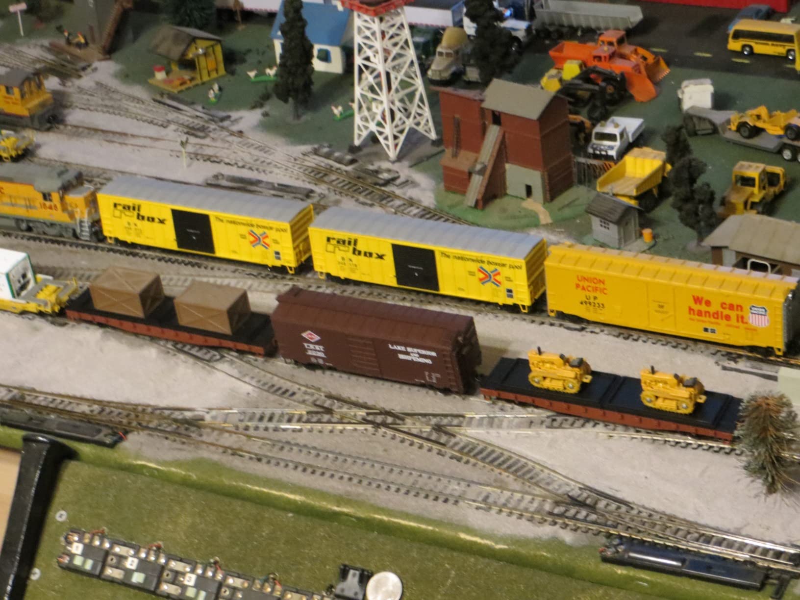 Evemodel C8741U 2pcs HO Scale 1:87 52' Flat Car Flatbed Transporter U.S.Army 52ft Model Train Container Carriage Freight Car customer photo 2