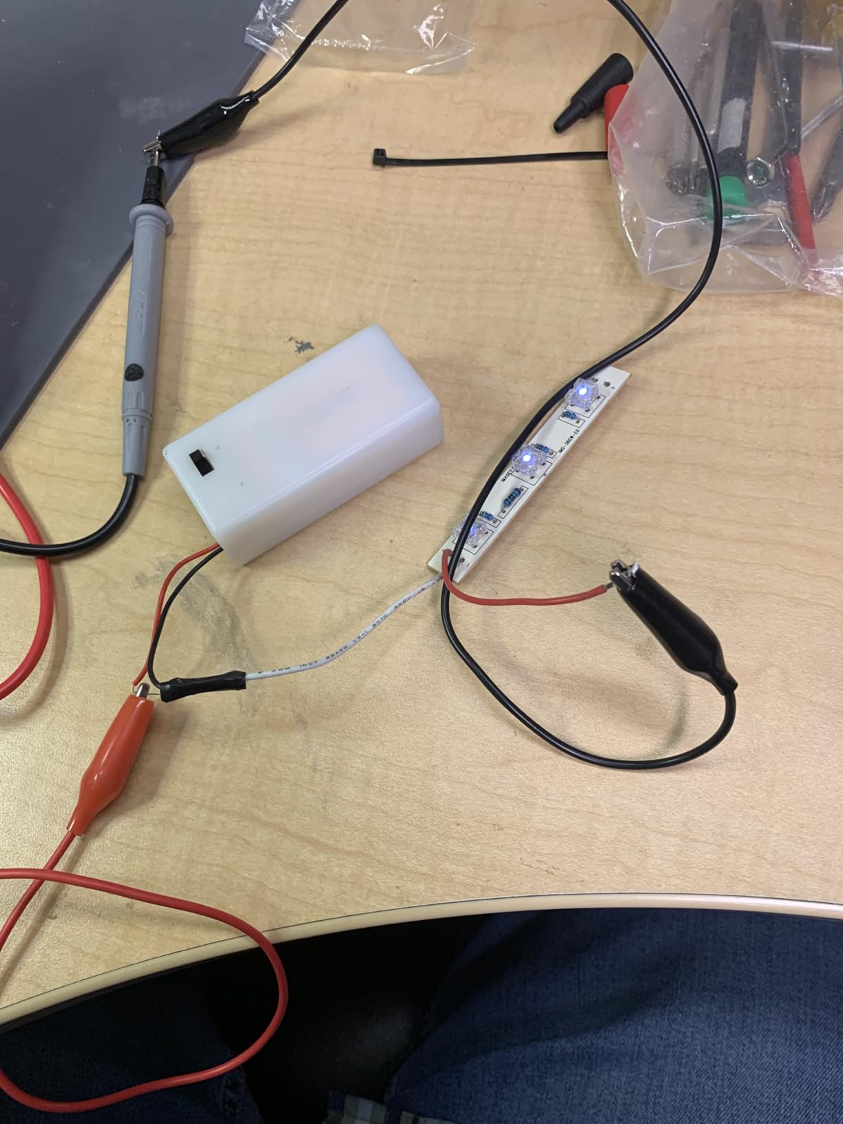 AstroAI Multimeter Tester, TRMS 4000 Counts Volt Meter Auto-Ranging Ohmmeter Digital 1.5v/9v/12v Battery Voltage Tester Measure Voltage Current Resistance Diodes Continuity Capacitance with NCV customer photo 2