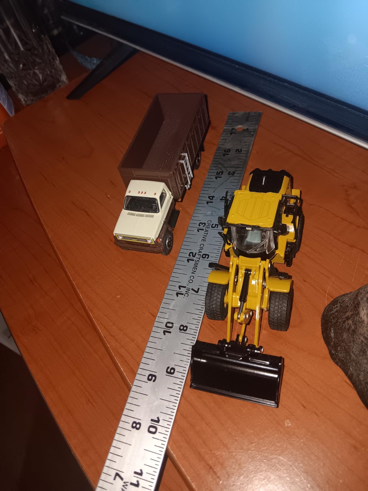 1:64 Cat 950M Wheel Loader - 85692 - Diecast Masters customer photo 2