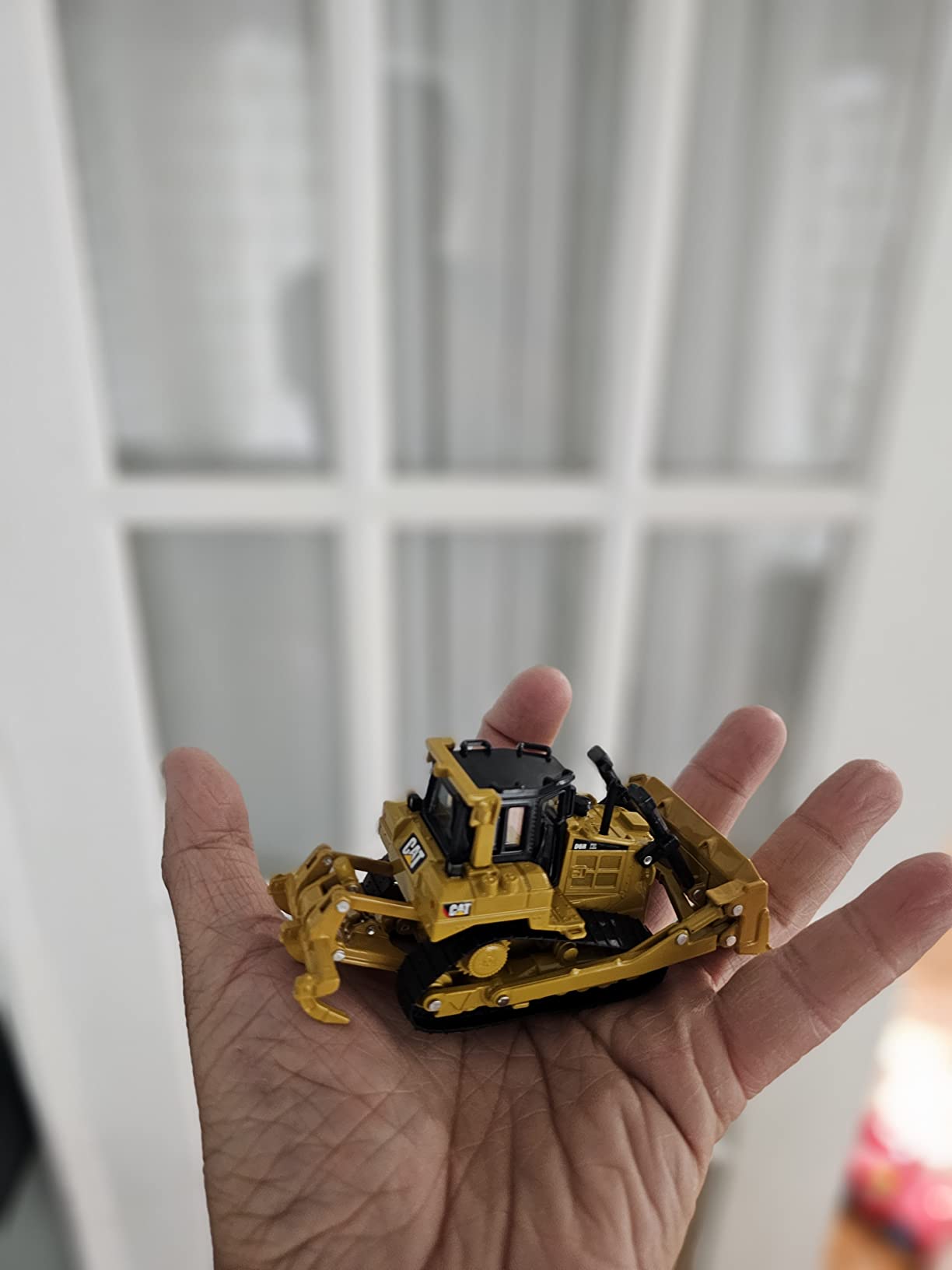 Diecast Masters 1:64 Caterpillar D6R XL Bulldozer, Play & Collect Series Cat Trucks & Construction Equipment | 1:64 Scale Model Diecast Collectible Model 85691 customer photo 1