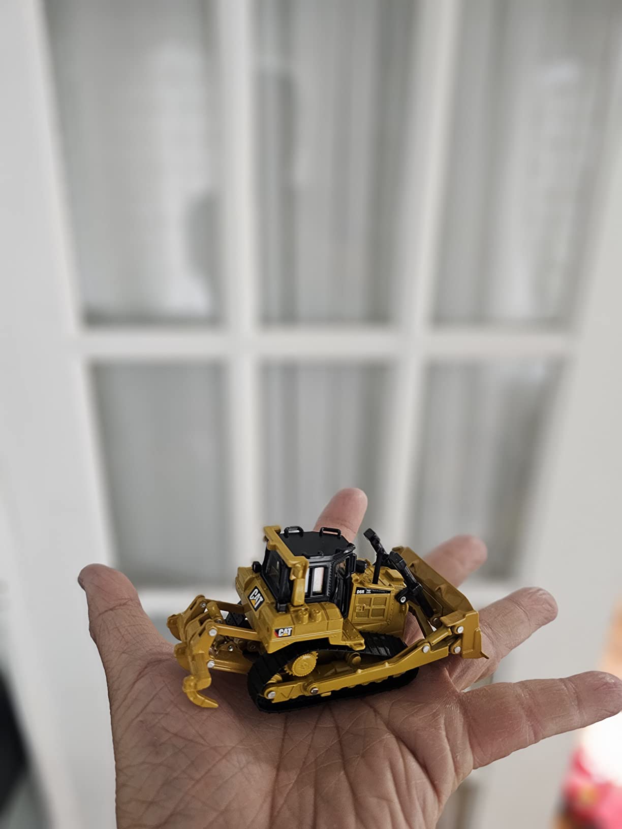 Diecast Masters 1:64 Caterpillar D6R XL Bulldozer, Play & Collect Series Cat Trucks & Construction Equipment | 1:64 Scale Model Diecast Collectible Model 85691 customer photo 2