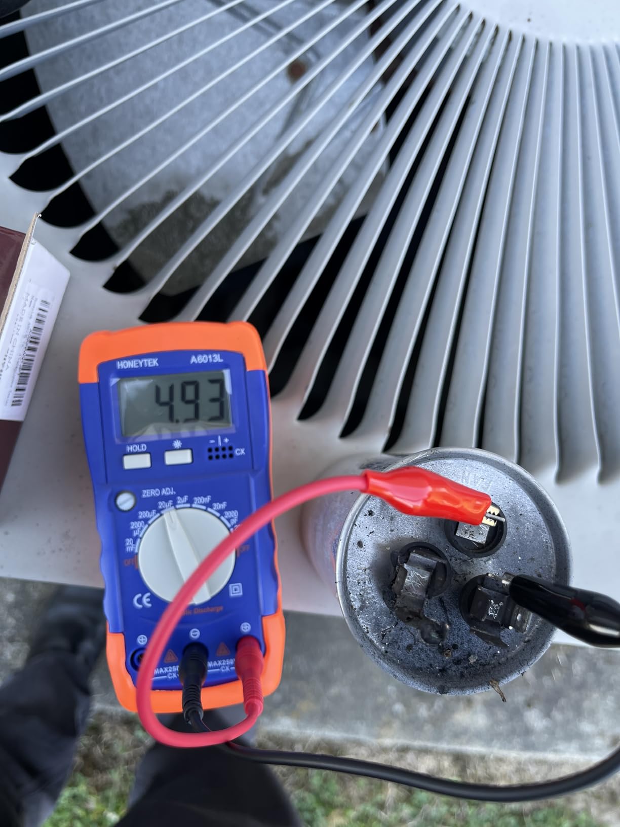 Honeytek A6013L Capacitance Meter Capacitor Electronic Measuring Capacitance Tester customer photo 1