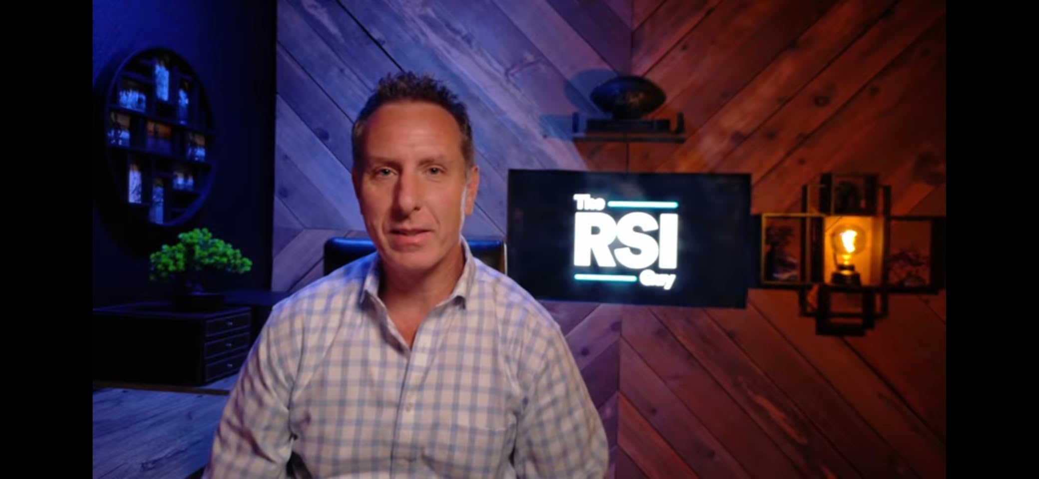 NEEWER 660 PRO RGB Led Video Light with APP Control/Barn Door/U Bracket, 360° Full Color, CRI 97+, 50W Panel Studio Light for Gaming Live Streaming YouTube Webex Recording Filming Photography customer photo 1