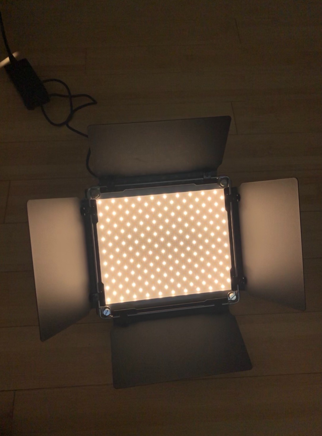 NEEWER 660 PRO RGB Led Video Light with APP Control/Barn Door/U Bracket, 360° Full Color, CRI 97+, 50W Panel Studio Light for Gaming Live Streaming YouTube Webex Recording Filming Photography customer photo 2