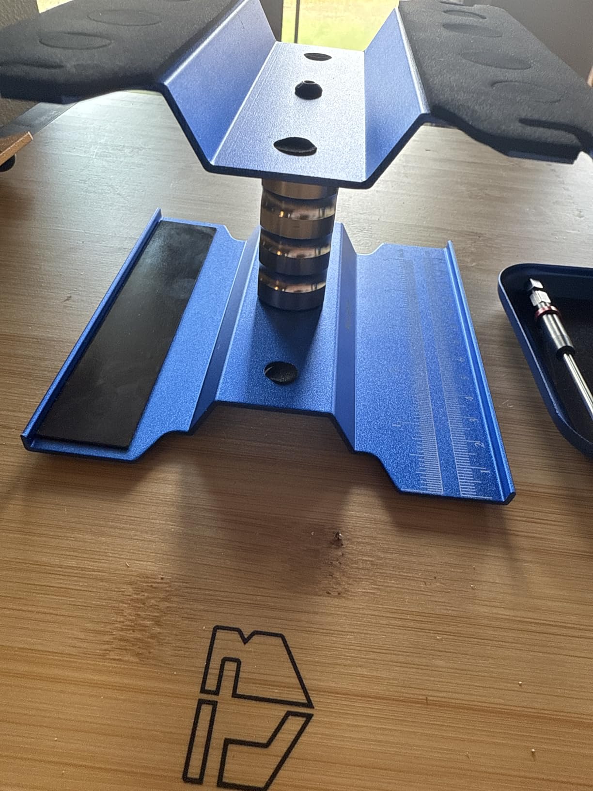 RC Car Work Stand Aluminum Repair Workstation 360 Degree Rotation Lift Lower w/Screw Tray for 1/8 1/10 1/12 1/16 Scale Traxxas TRX4 Axial Arrma Redcat Losi RC Crawler Monster Truck Buggy customer photo 1