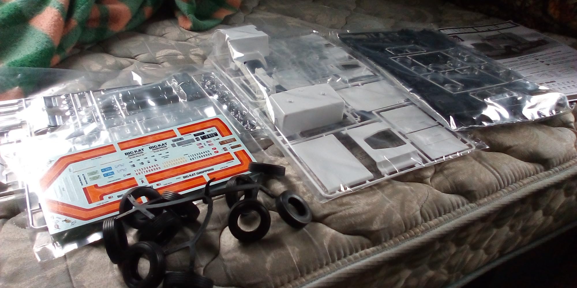 AMT American Superliner Semi Tractor 1:24 Scale Model Kit customer photo 1