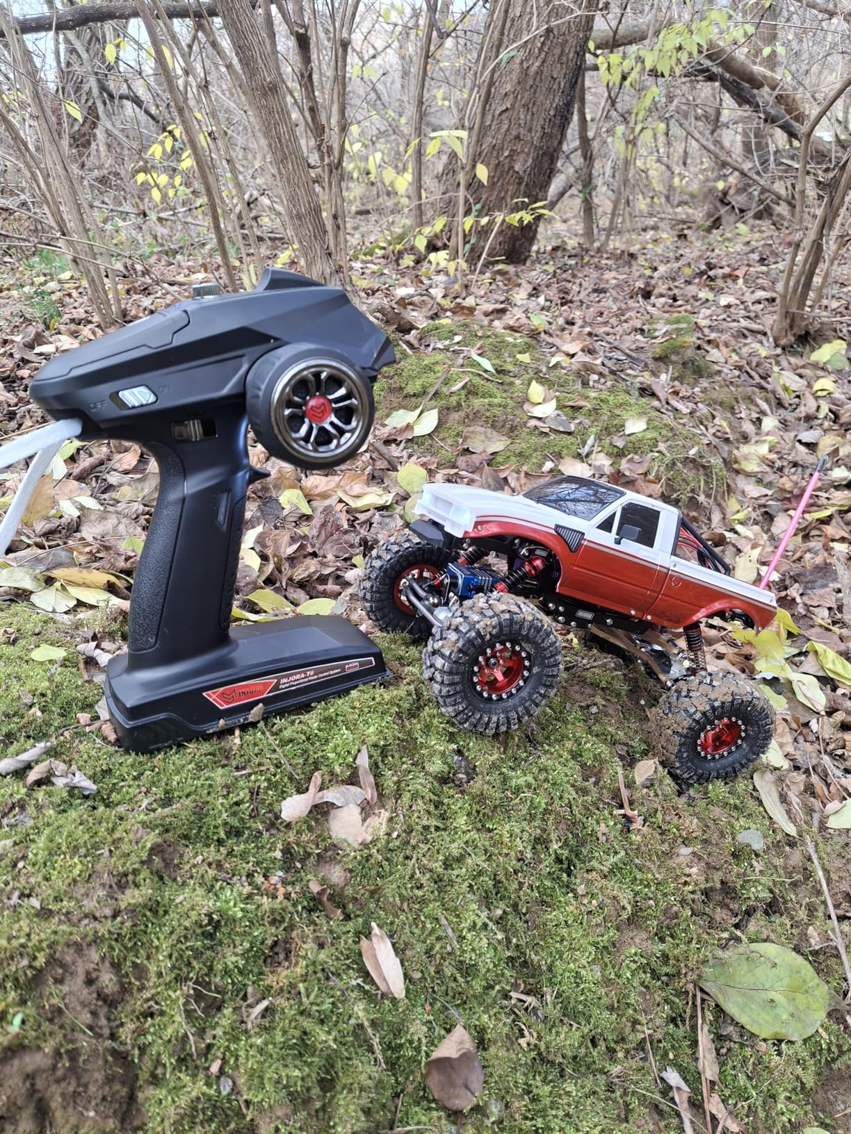 INJORA RC Transmitter 2.4GHz 6CH Controler and Receiver with Gyro Remote Inside Receiver for 1/8 1/10 RC Car Boat Tanks Crawler TRX4 SCX10 Upgrade Parts(T6FG) customer photo 1