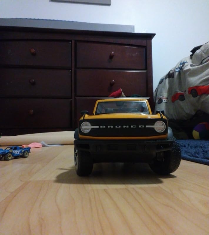 Maisto 1:18 Special Edition 2021 Ford Bronco Badlands, Orange customer photo 1