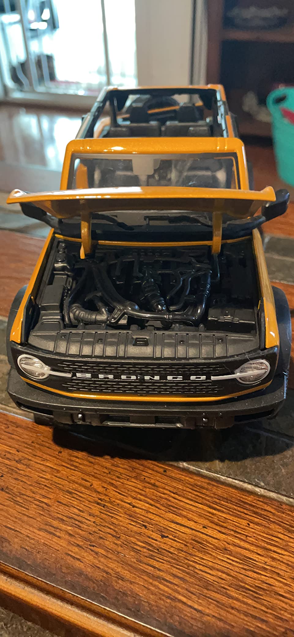 Maisto 1:18 Special Edition 2021 Ford Bronco Badlands, Orange customer photo 2