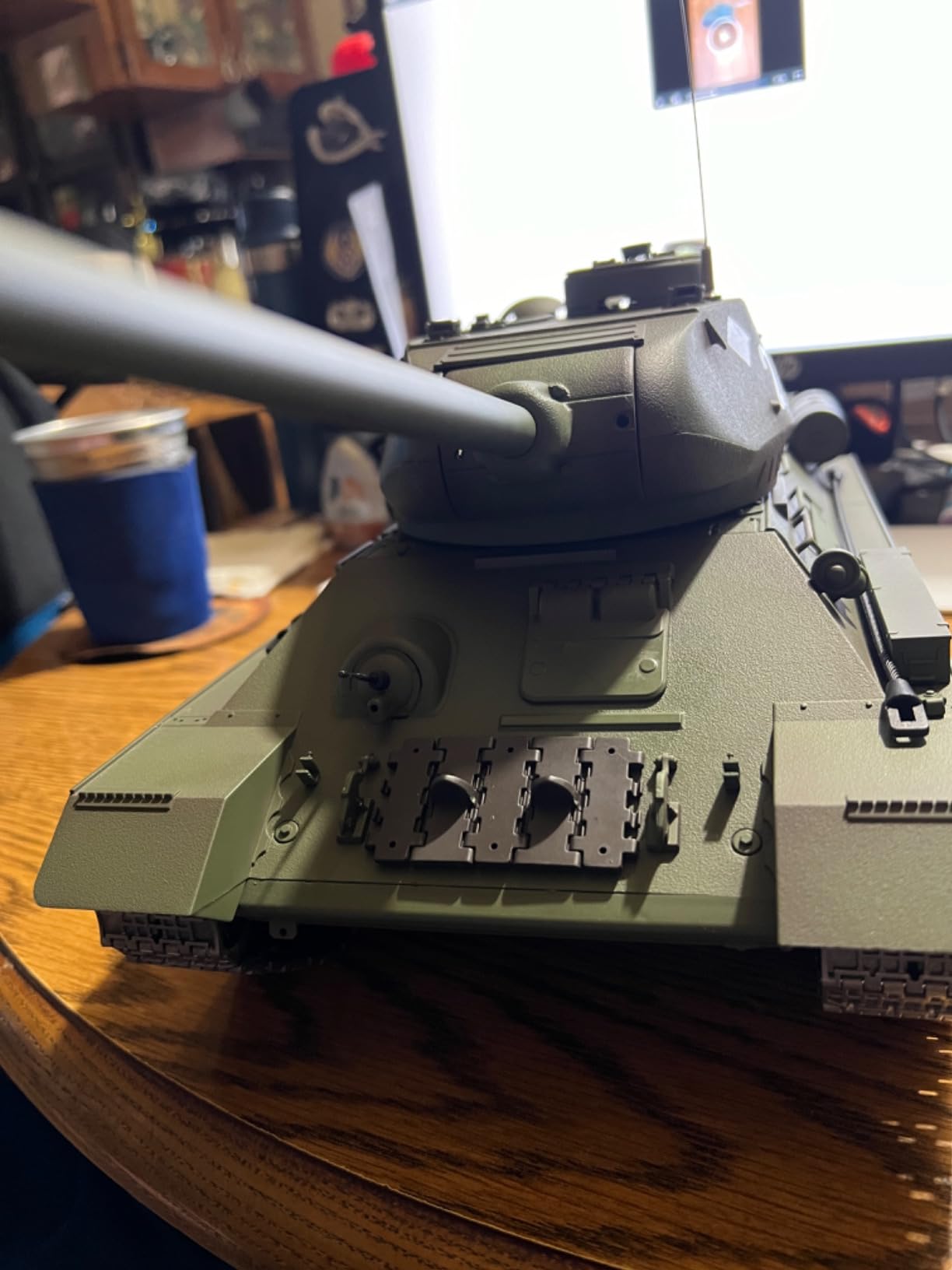Heng Long Modified Edition 1/16 2.4ghz Remote Control Soviet Union T34 Tank Model(360-Degree Rotating Turret)(Steel Gear Gearbox)(3800mah Nimh Battery)(Metal Tracks &Sprocket Wheel & Idle Wheel) customer photo 2
