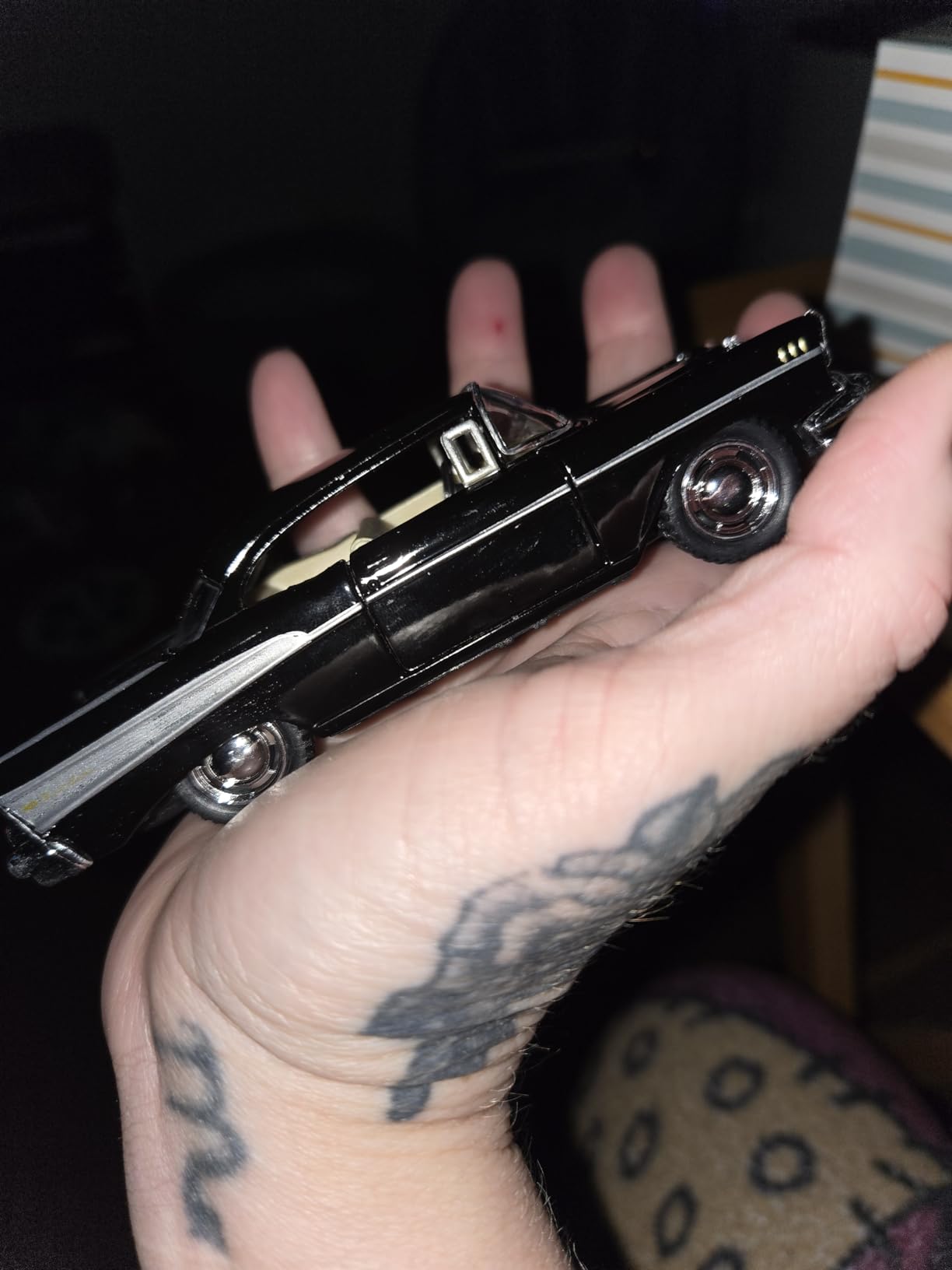 KiNSMART 1953 Cadillac Series 62 1:43 O Scale 5 Inch Die Cast Metal Model Classic Vintage Toy Car (Cherry Red) customer photo 2