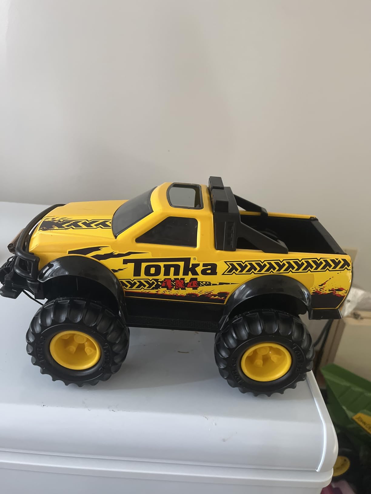 Tonka Steel Classics Mighty Crane - Made with Steel & Sturdy Plastic, Yellow Toy Construction Truck, Boys and Girls, Kids, Toddlers, Ages 3+ customer photo 2