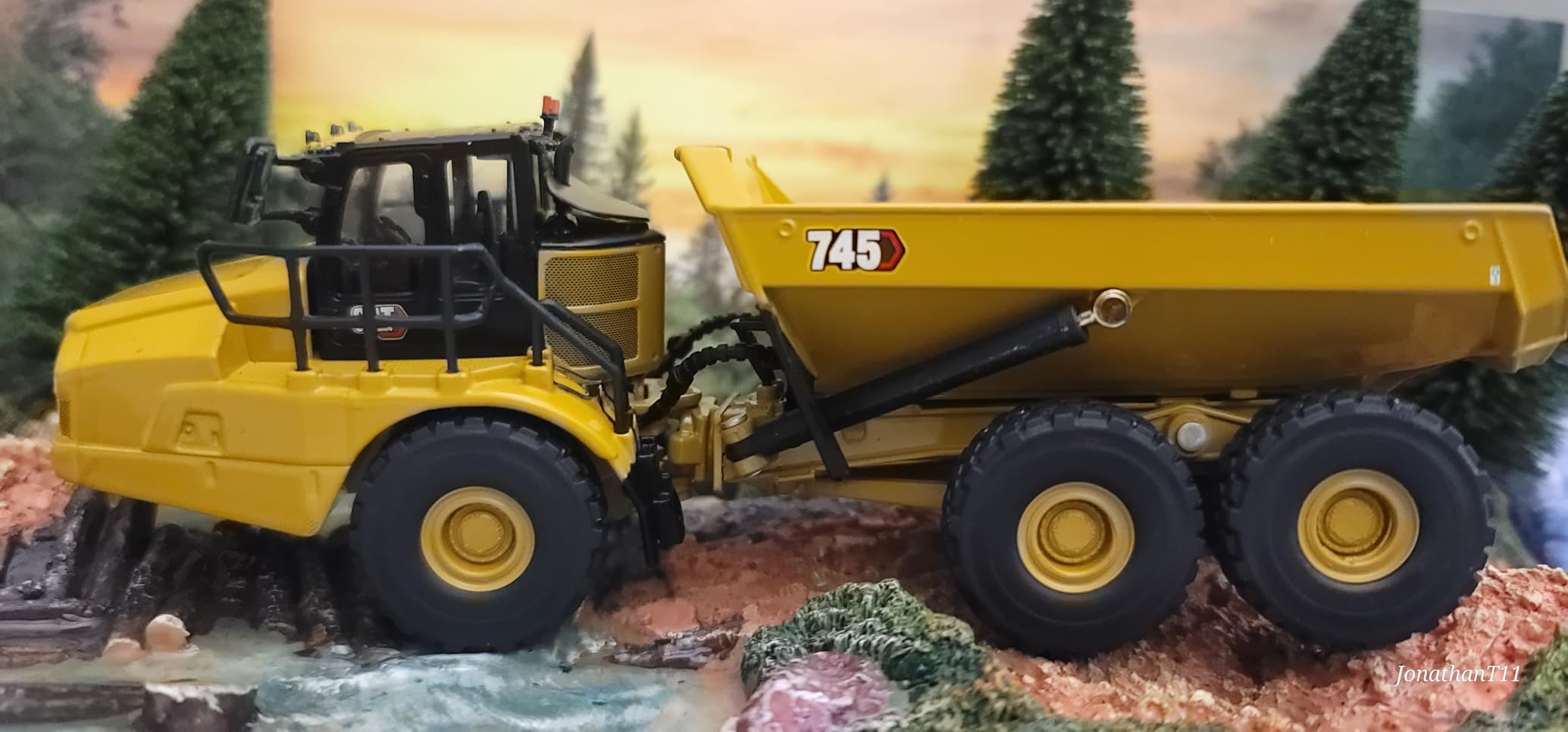 Diecast Masters 1:64 Cat 745 Articulated Truck, 6.75 x 2.75 x 2.5 in, Metal & Plastic, Yellow customer photo 2