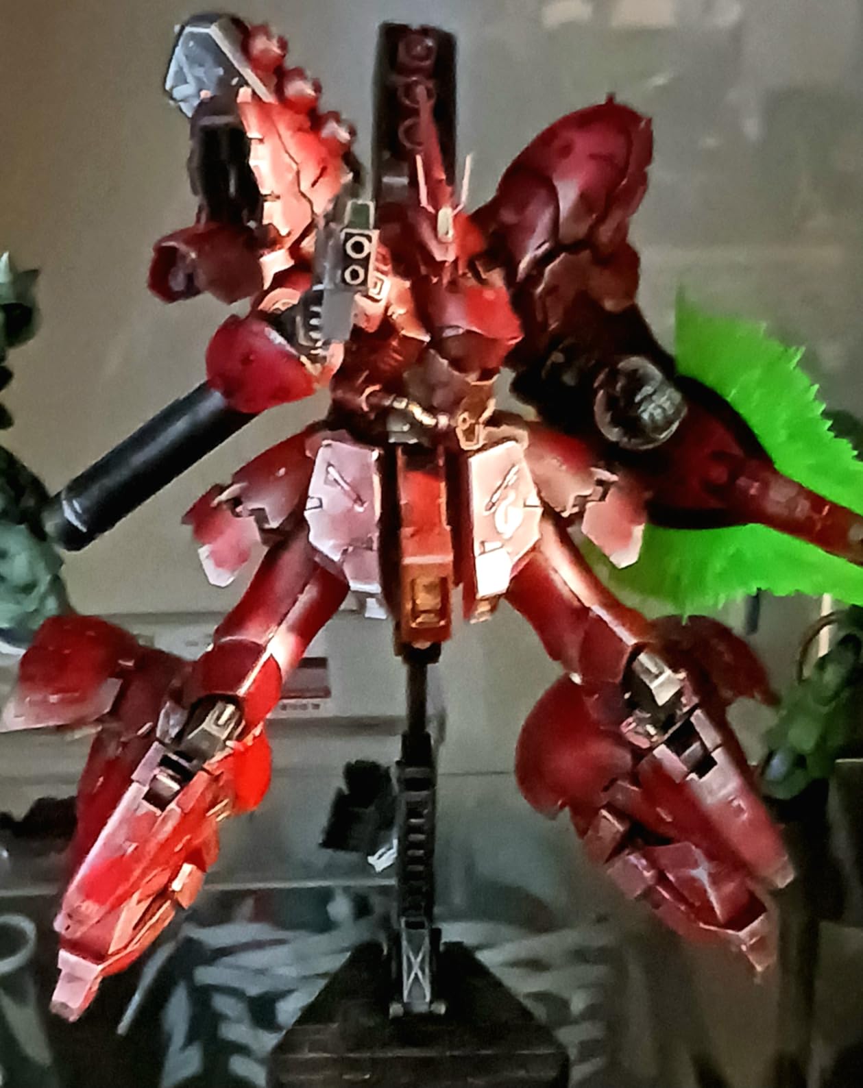 BANDAI NAMCO Entertainment Mobile Suit Gundam Char's Counterattack RG 1/144 Sazabi Plastic Model Kit customer photo 1