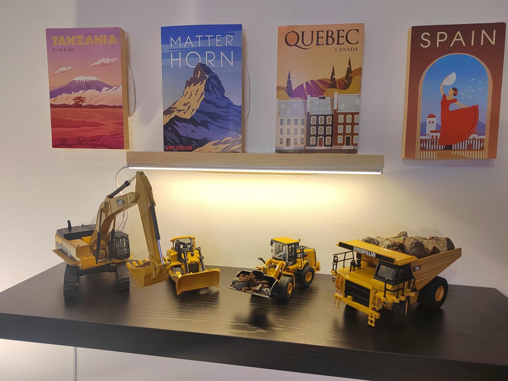 Diecast Masters 1:64 Caterpillar 385C L Hydraulic Excavator, Play & Collect Series Cat Trucks Construction Equipment | Scale Model Collectible 85694 customer photo 1