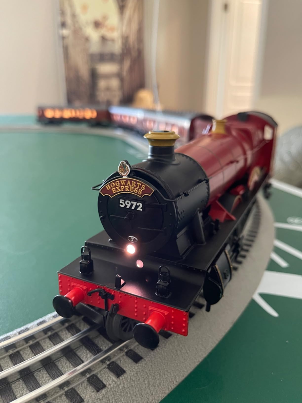 Lionel Hogwarts Express LionChief 5.0 Electric O Gauge Train Set with Bluetooth & Remote customer photo 2