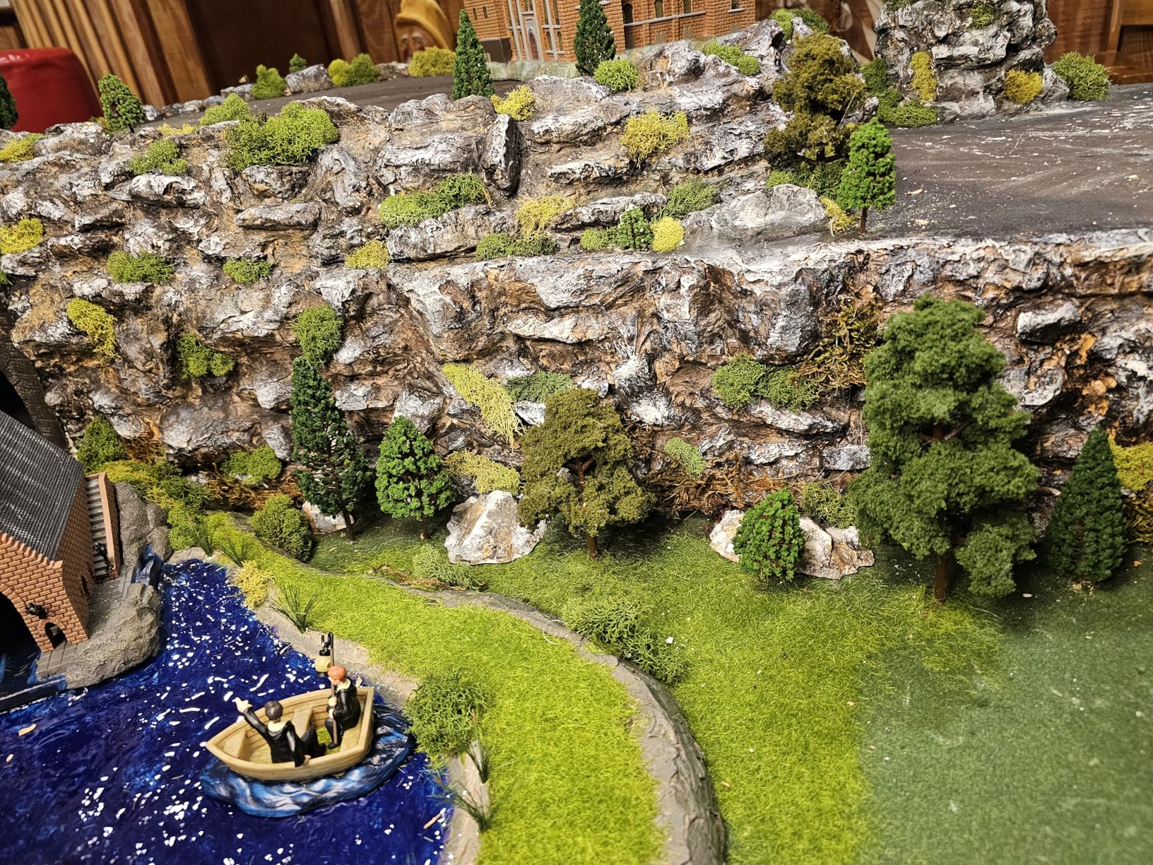 Woodland Scenics Rock Molds, Outcroppings C1230, Embankment C1233, and Random Rock C1234 with Make Your Day Paintbrushes customer photo 1