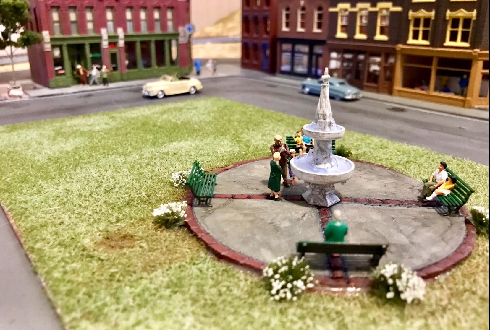 Woodland Scenics Static Grass, 4mm Light Green, 7mm Light Green, 4mm Straw, and 7mm Medium Green (Pack of 4) - with Make Your Day Paintbrushes customer photo 1