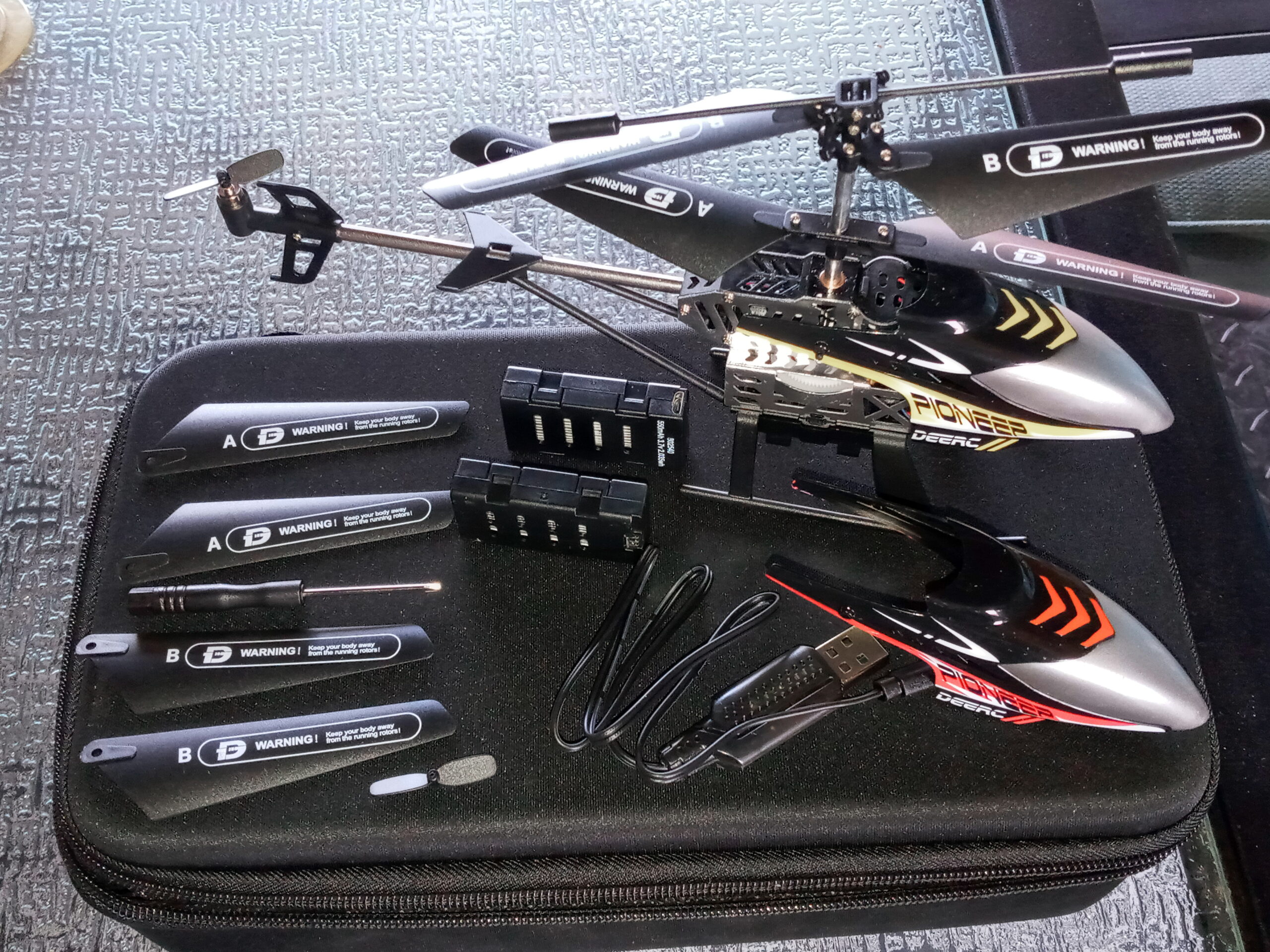 DEERC DE52 Remote Control Helicopter,Altitude Hold RC Helicopters with Storage Case Extra Shell,2.4GHz Aircraft Indoor Flying Toy with High&Low Speed Mode,2 Modular Battery for 24 Min Play Boys Girls customer photo 1