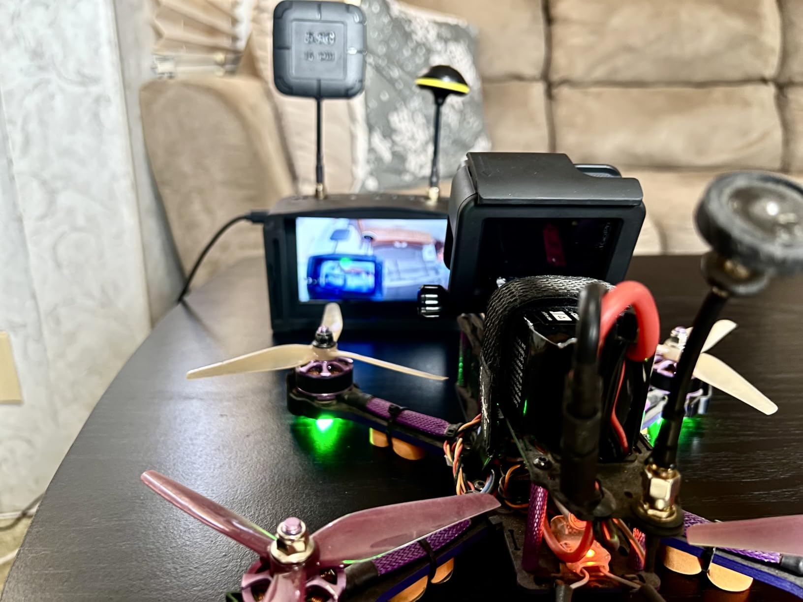 EV800D FPV Goggles with DVR 5.8G 40CH 5 Inch 800x480 Build in Antenna Battery for Analog FPV Camera and Transmitter FPV Drone RC Car customer photo 1