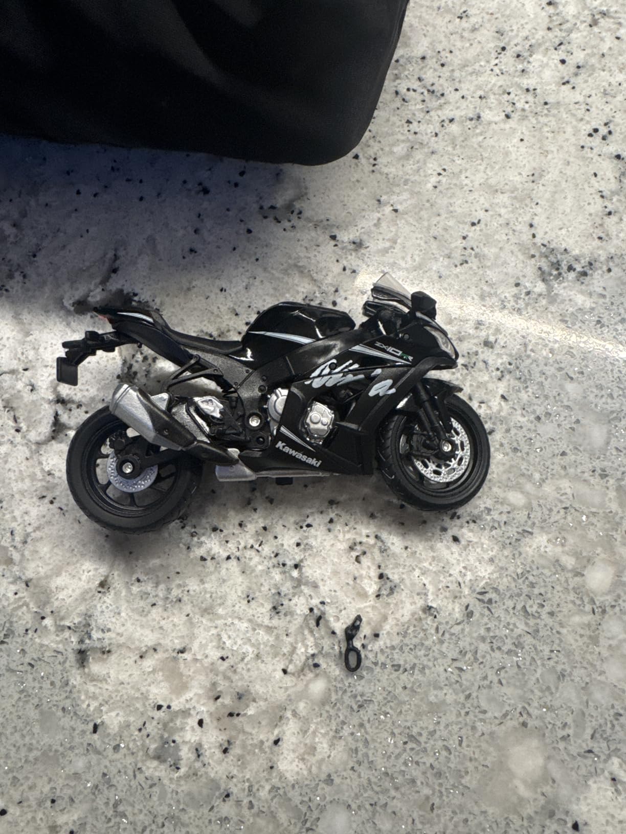 Welly Die Cast Motorcycle Kawasaki 2017 Ninja ZX-10RR 1:18 Scale Collectible Model customer photo 1