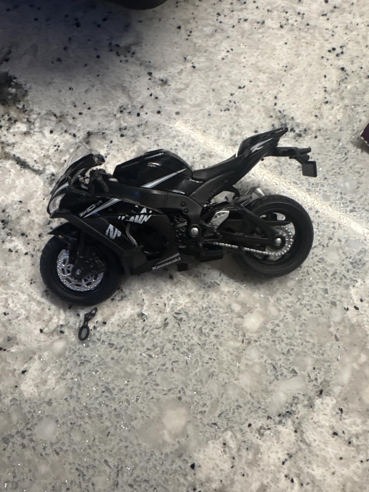 Welly Die Cast Motorcycle Kawasaki 2017 Ninja ZX-10RR 1:18 Scale Collectible Model customer photo 2